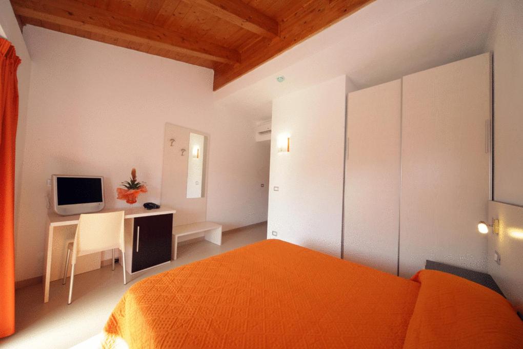 Double Room - Photo 2