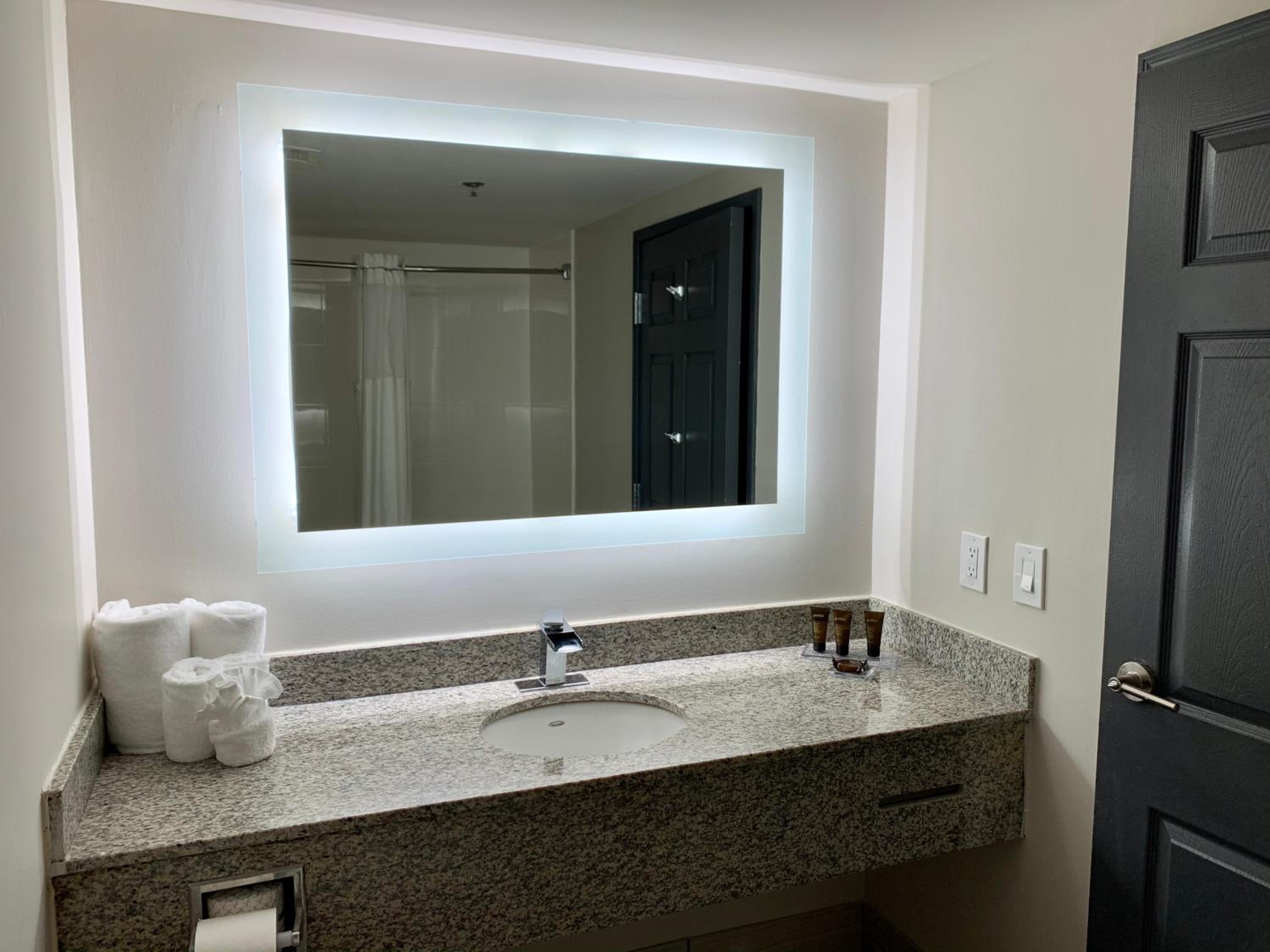 Two-Bedroom Premium Suite - Non-Smoking - Photo 5