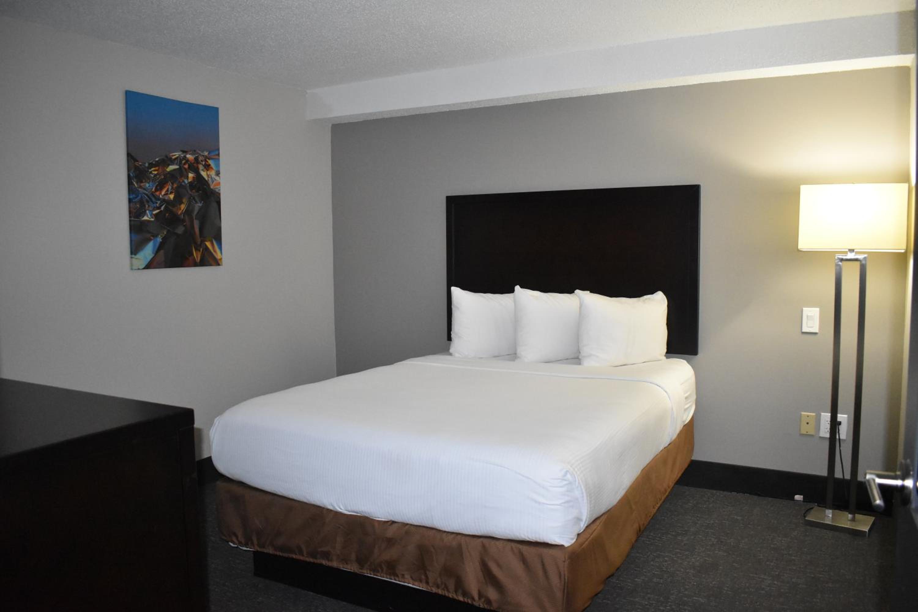 Two-Bedroom Premium Suite - Non-Smoking - Photo 1