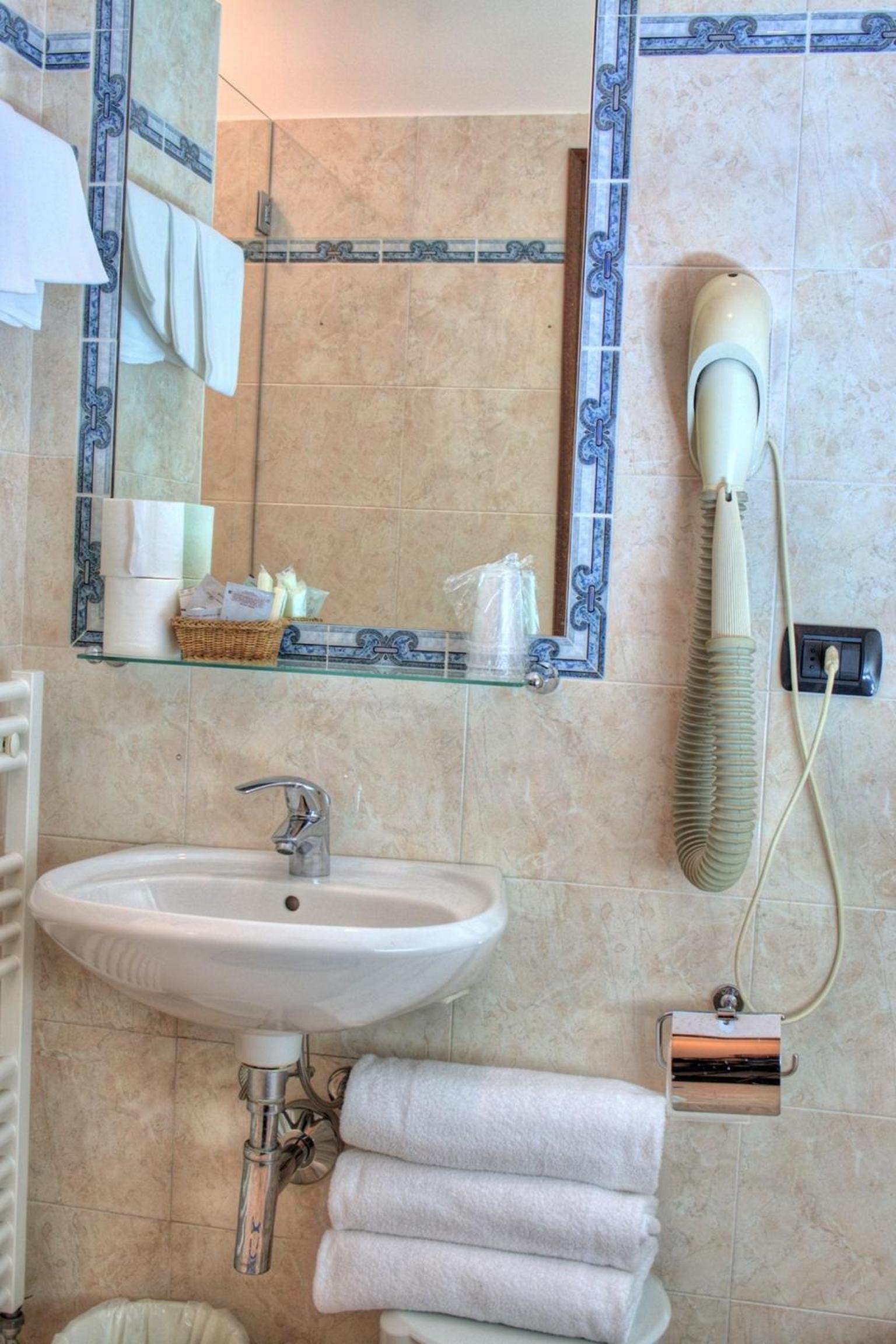 Classic Triple Room - Photo 2