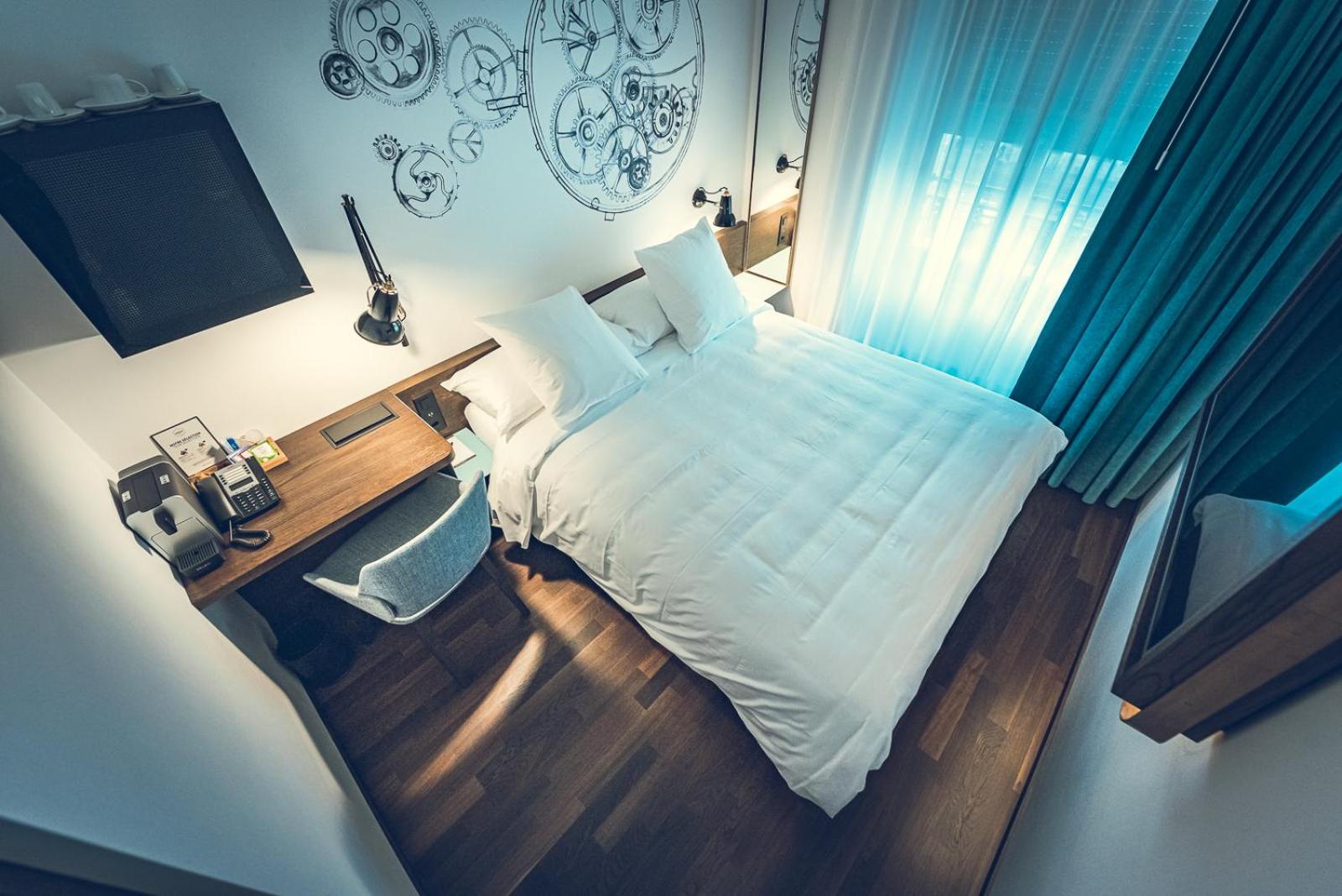 Standard King Room - Photo 3