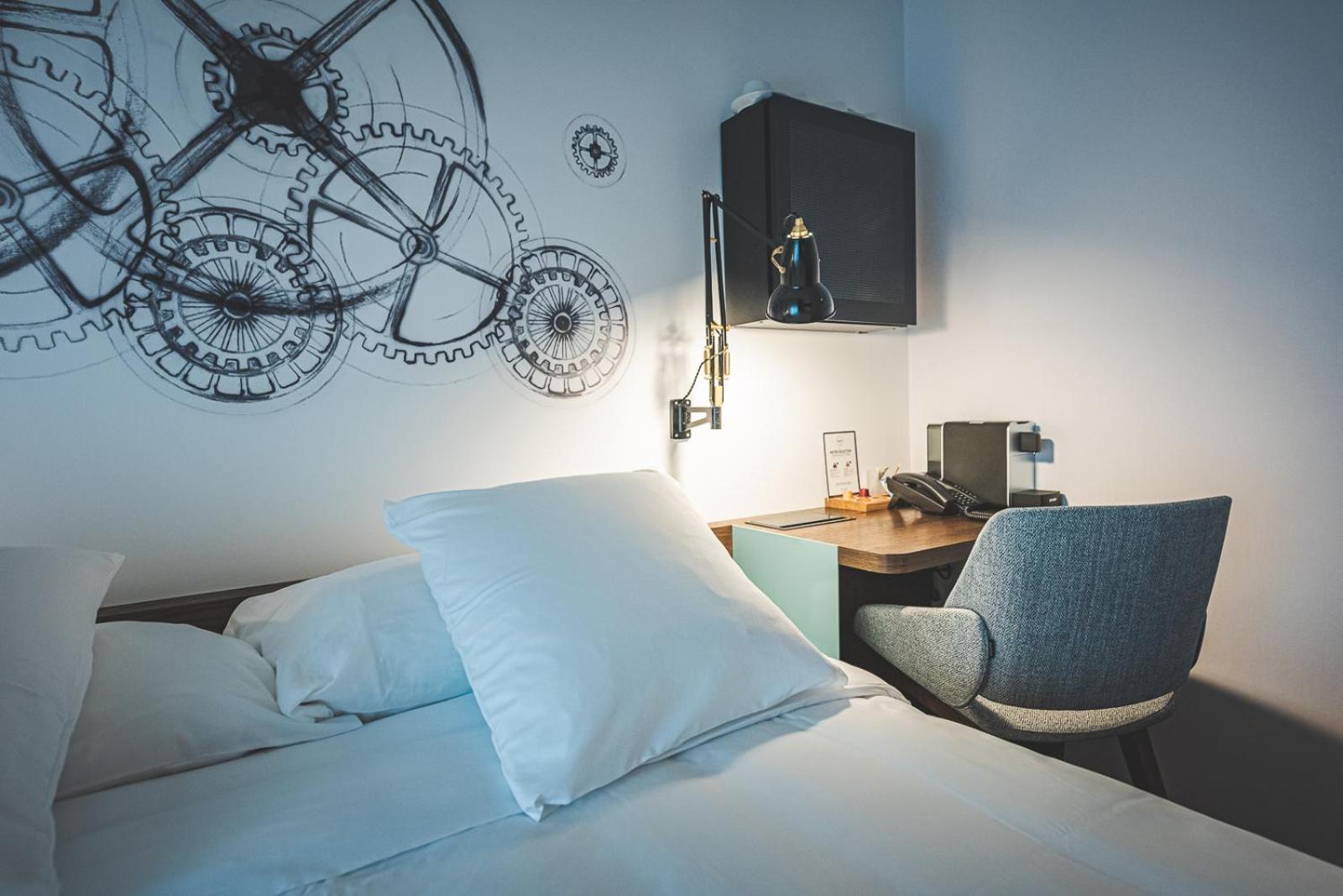 Standard King Room - Photo 2