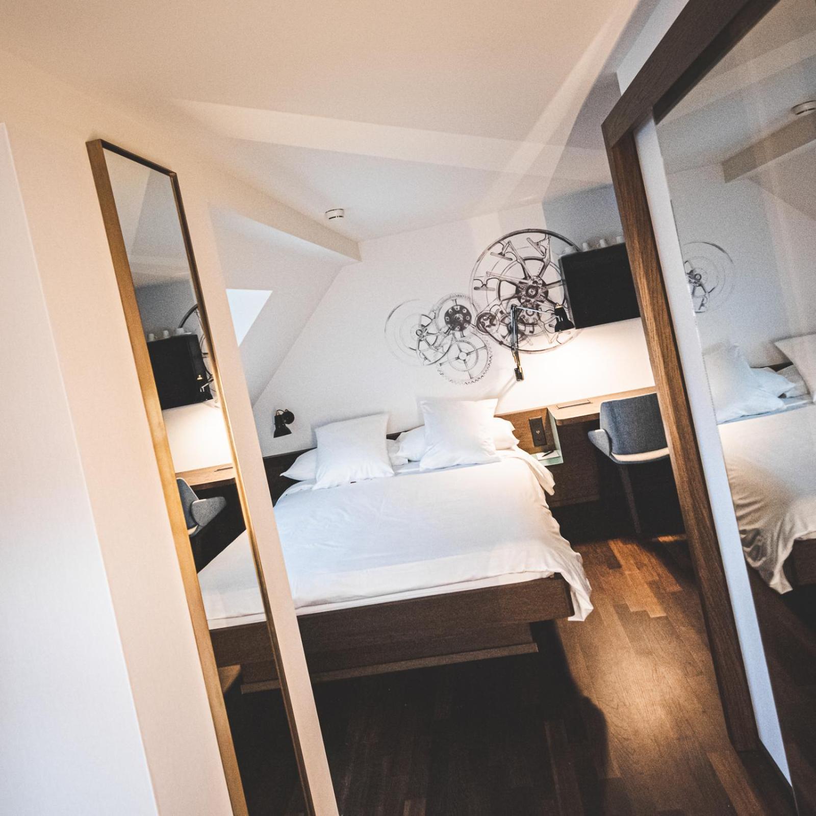 Superior King Room - Photo 13