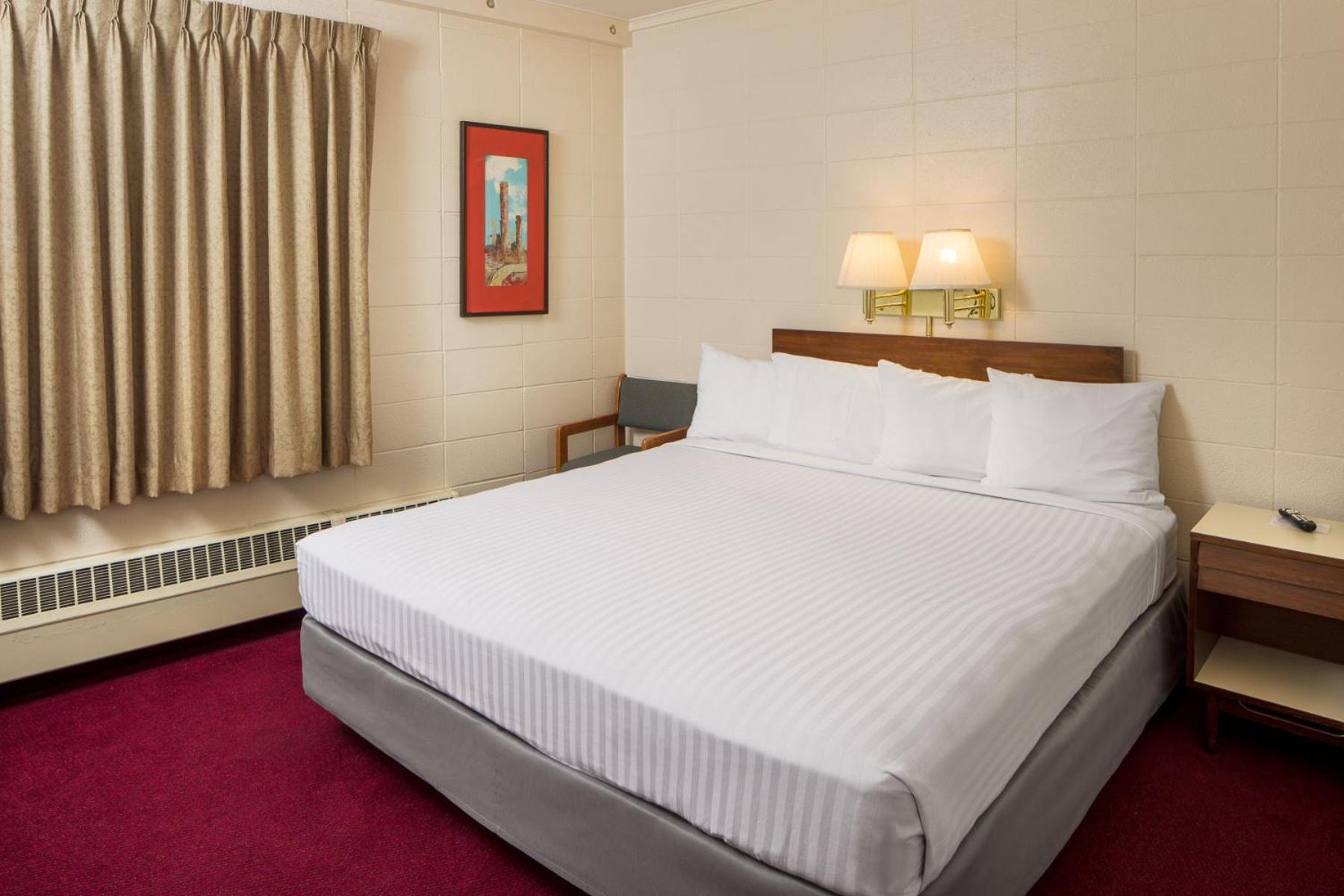 Motor Inn Standard Queen Room with Two Queen Beds photo 1