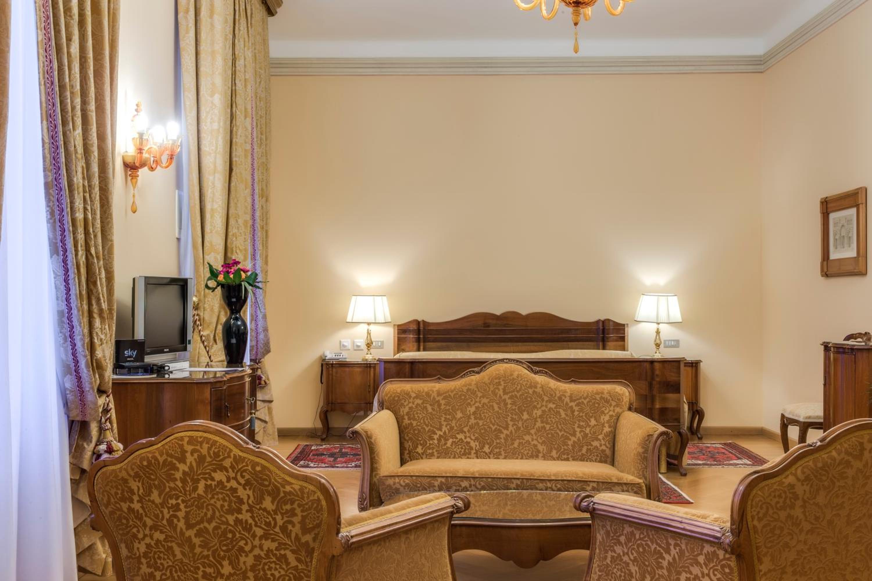 Junior Suite - Photo 1