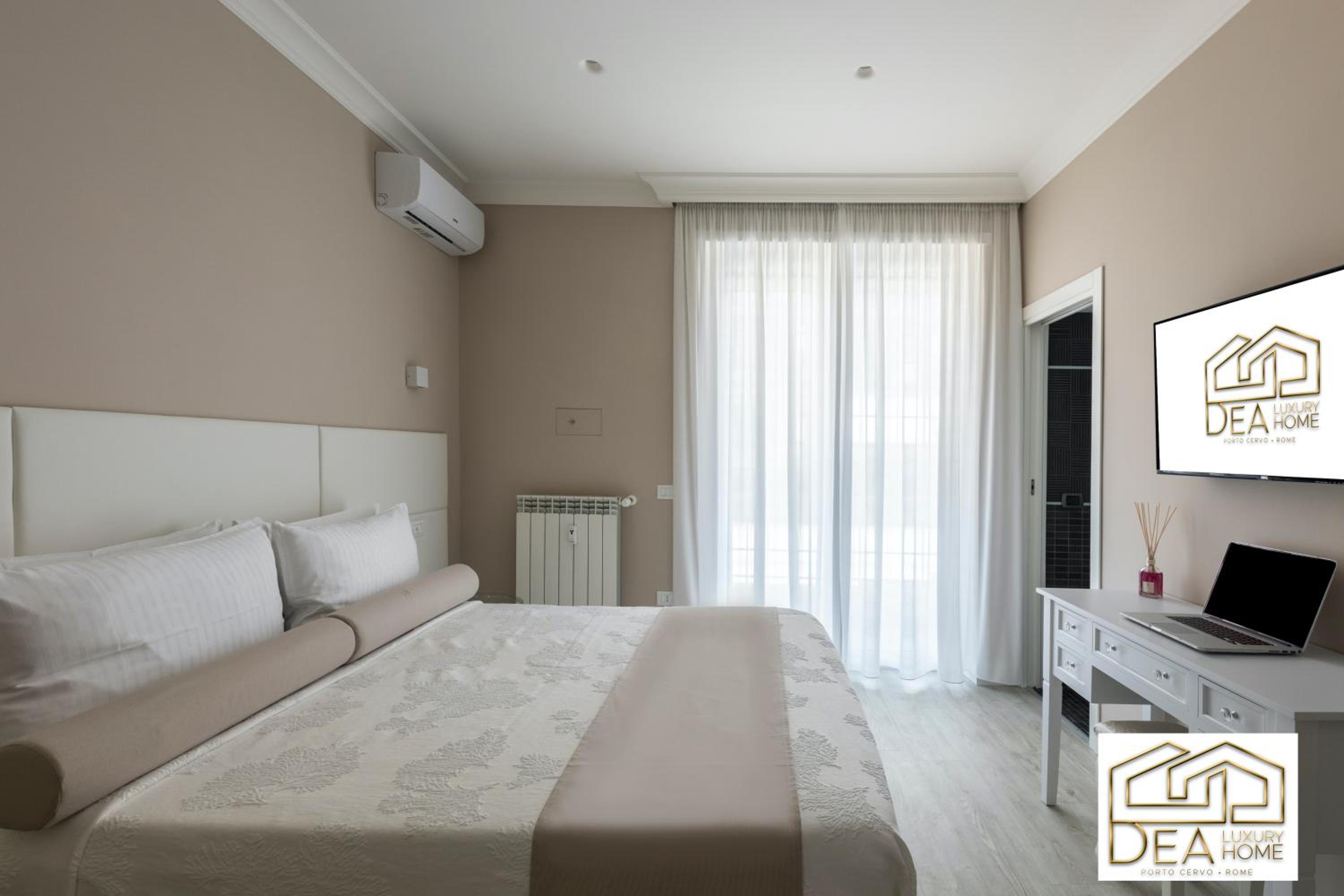 Deluxe Suite with Spa Bath photo 3