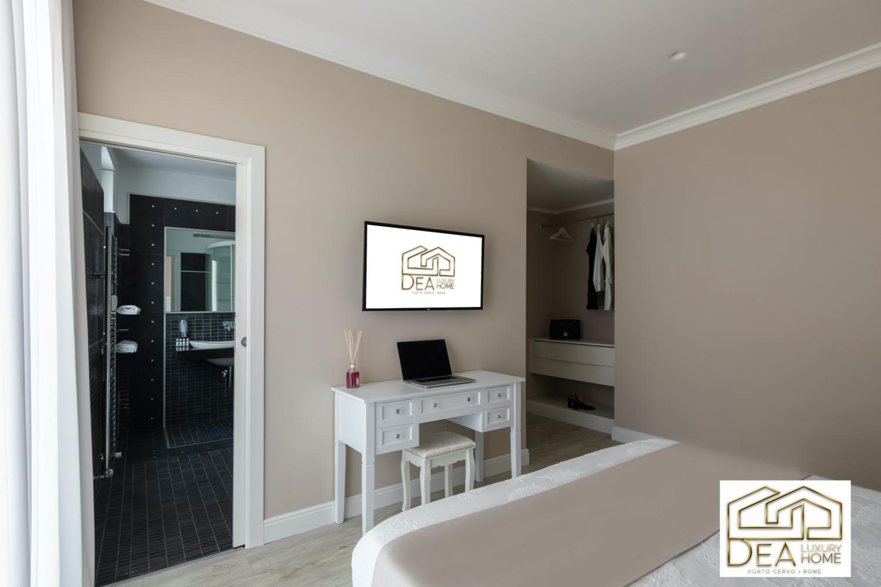 Deluxe Suite with Spa Bath photo 2