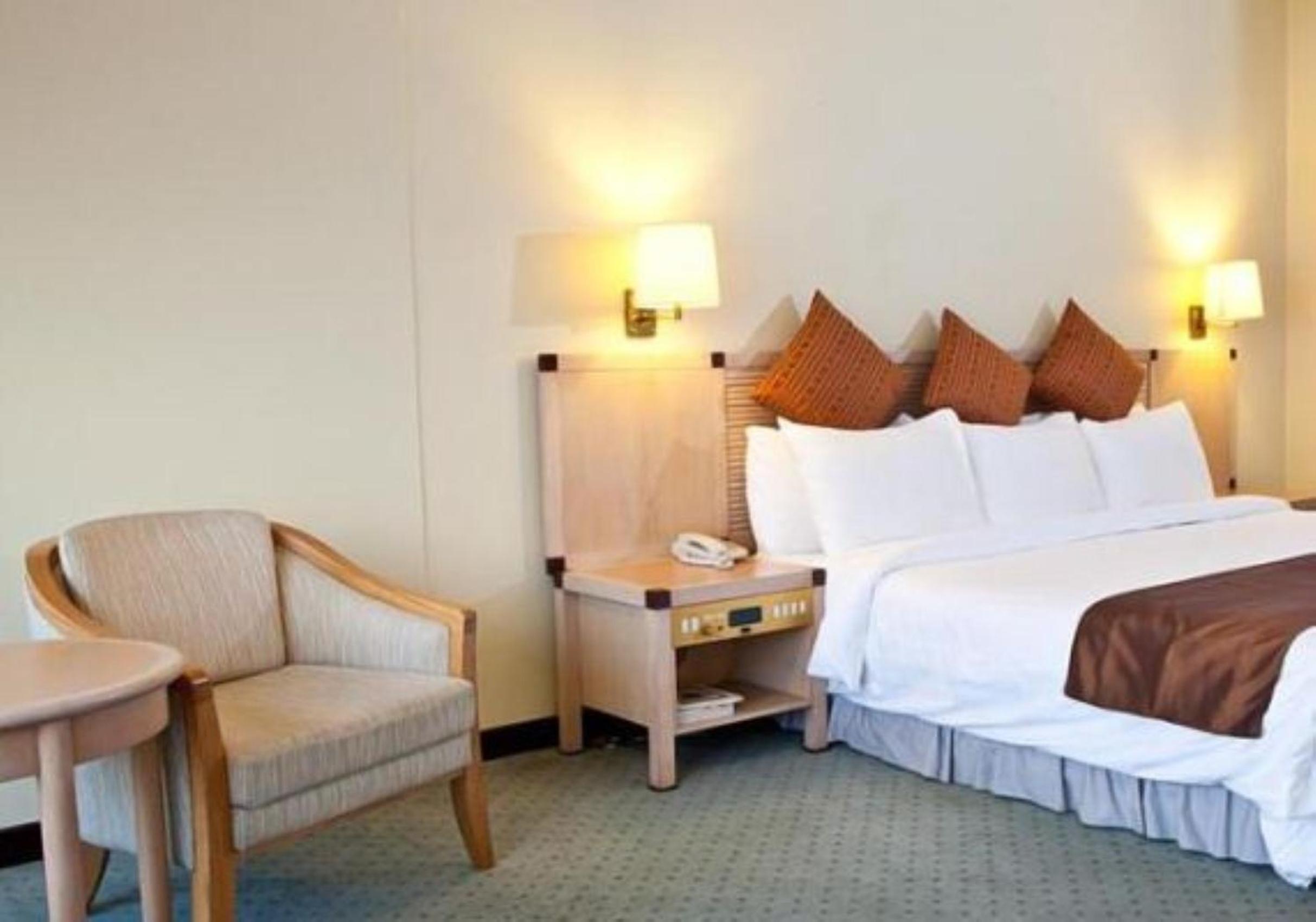 Deluxe Double or Twin Room with City View - Photo 2