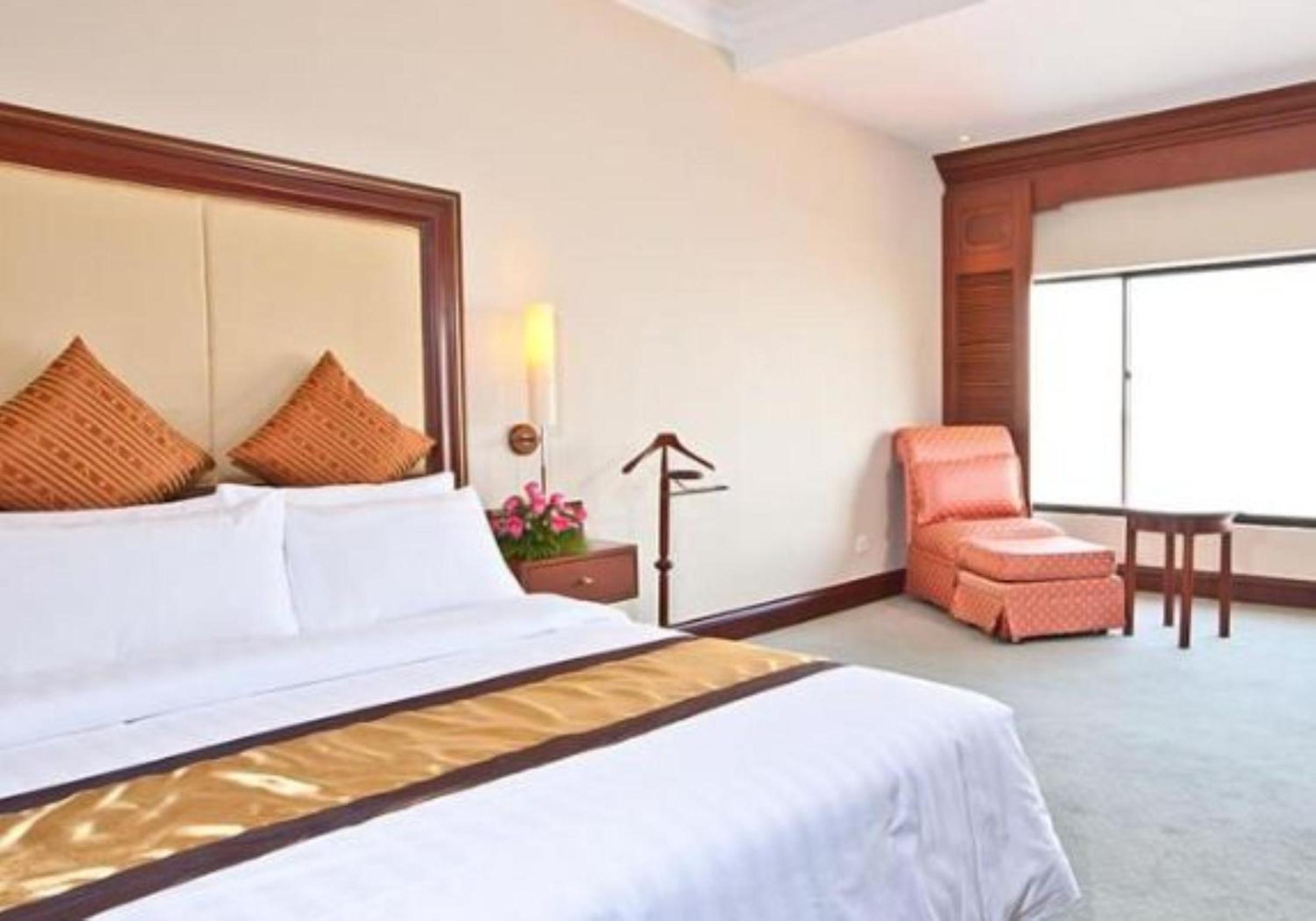 Deluxe Double or Twin Room with City View - Photo 3