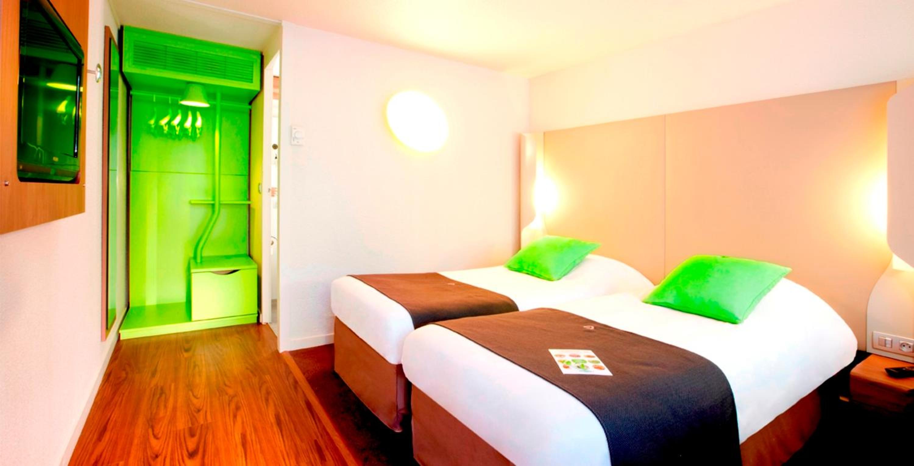 Standard Twin Room - Photo 1