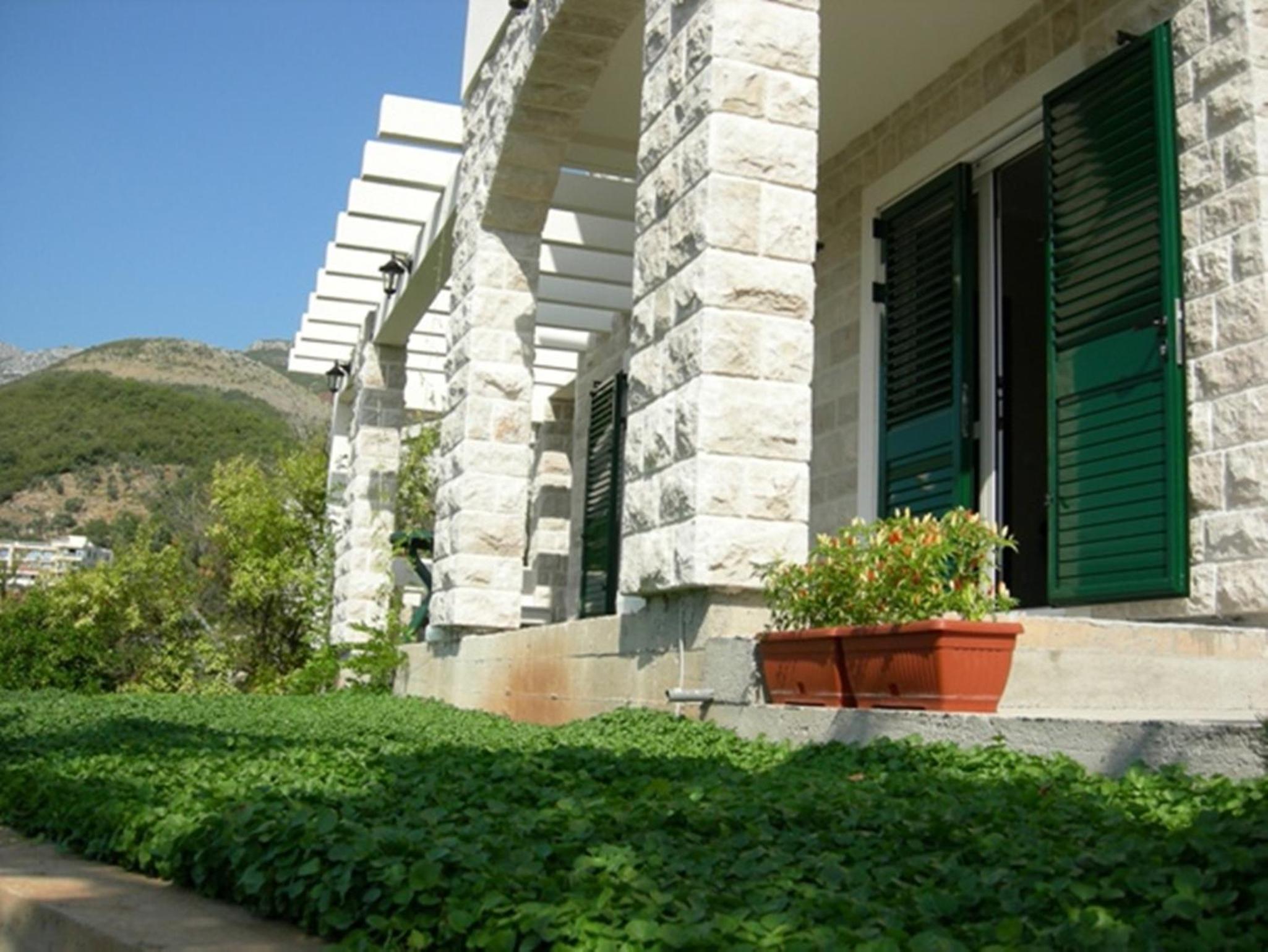 Double Room with Terrace - Ground Floor - Photo 5