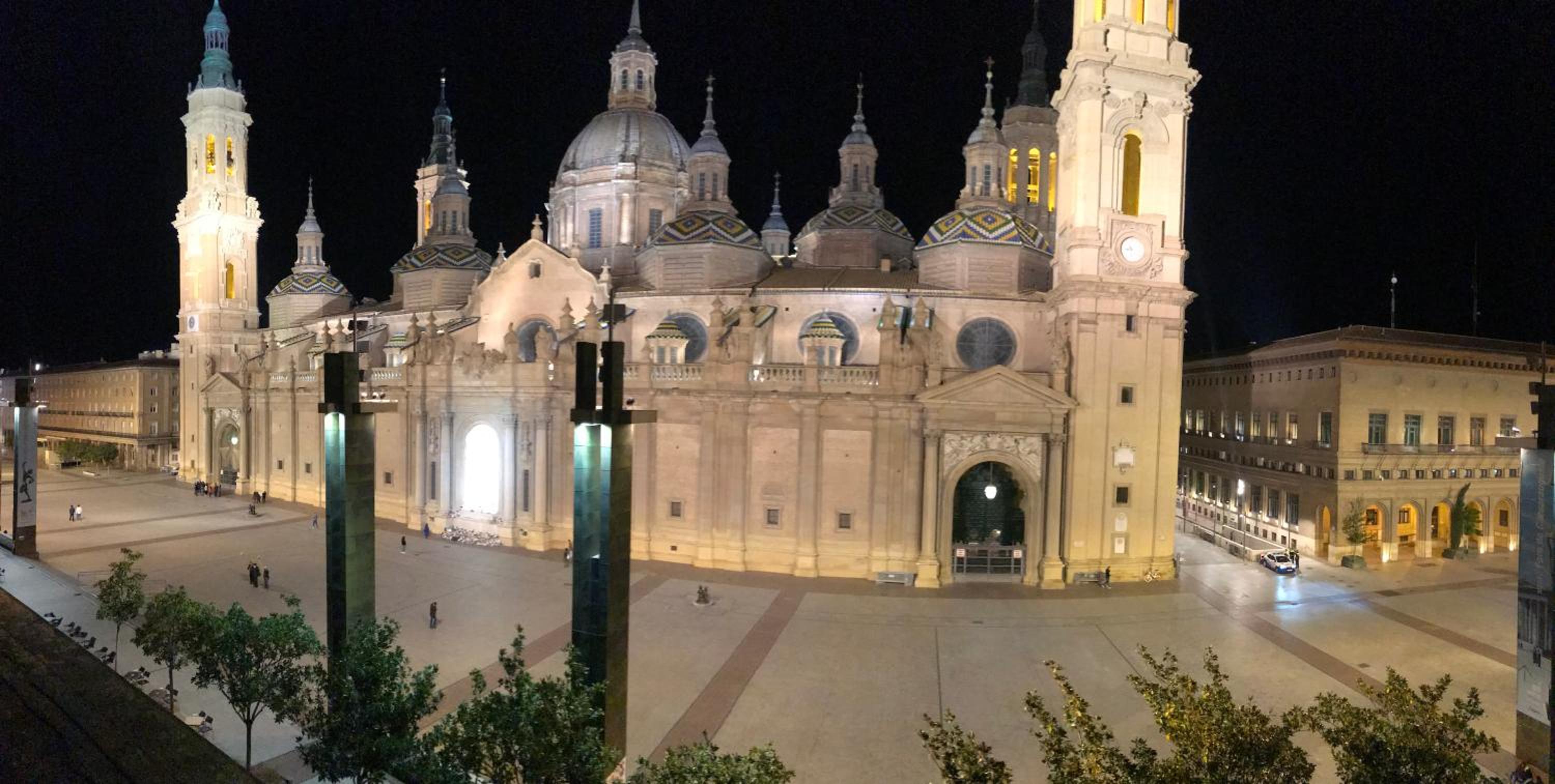 Double Room with View of El Pilar - Photo 7