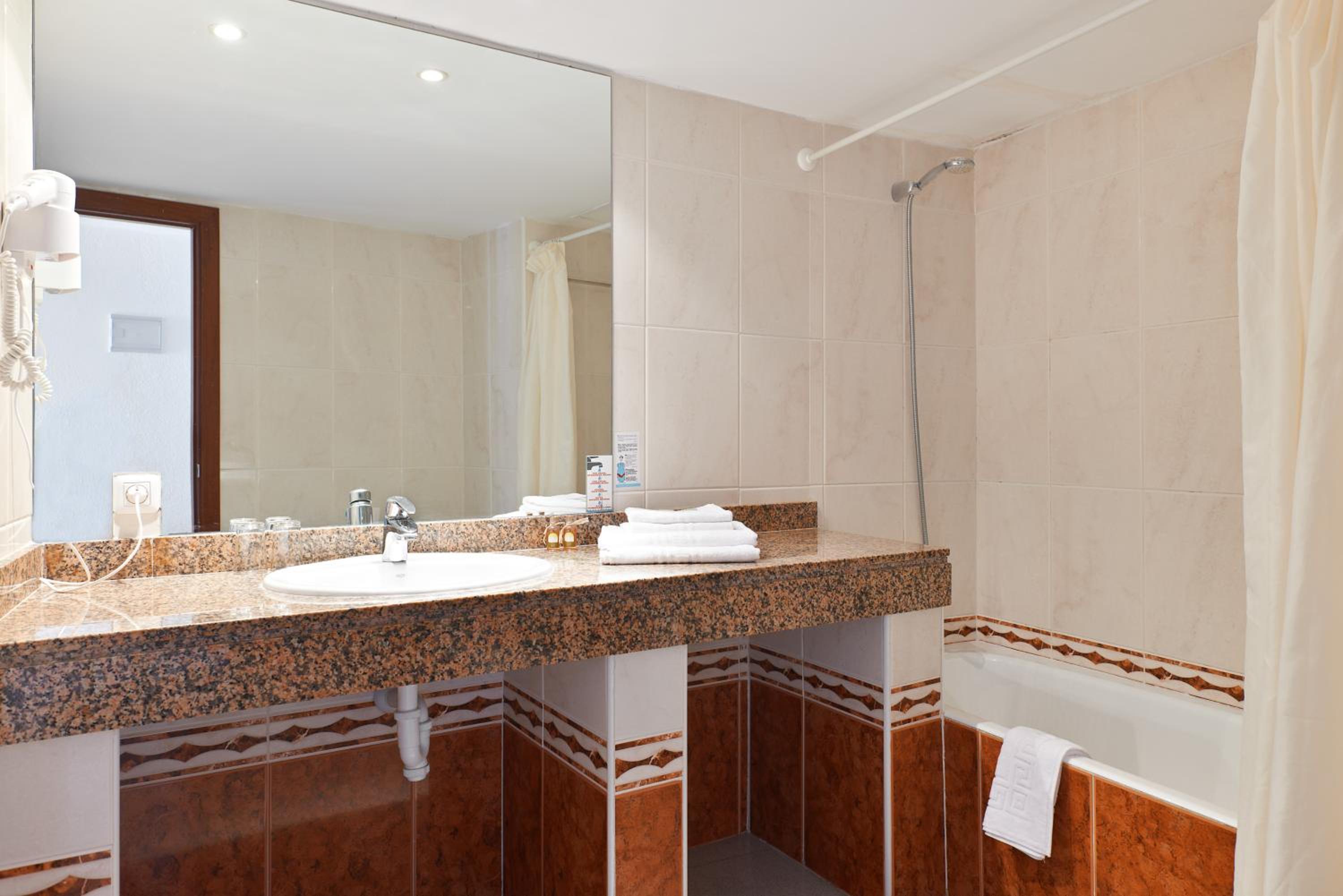 Double Room without Balcony - Photo 2