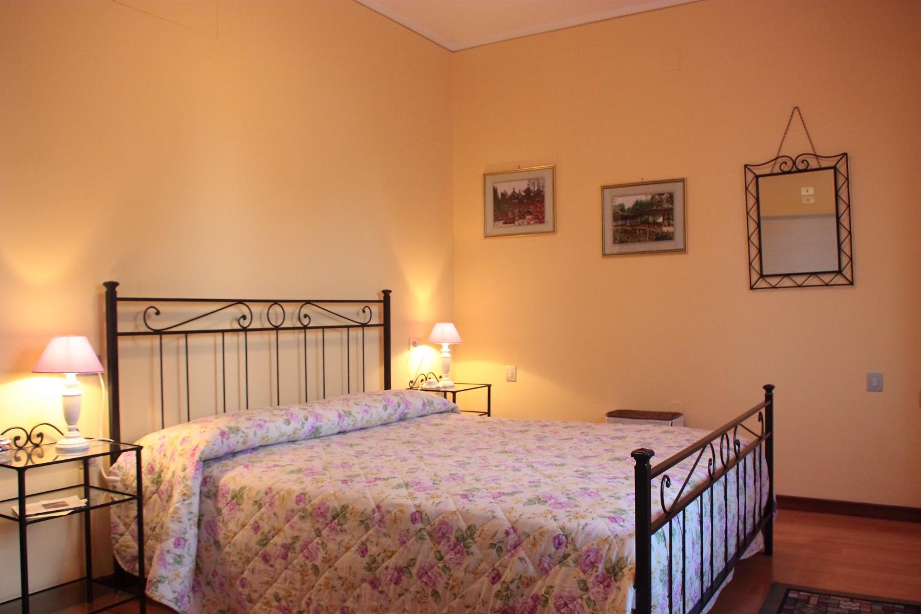 Double or Twin Room - Photo 1