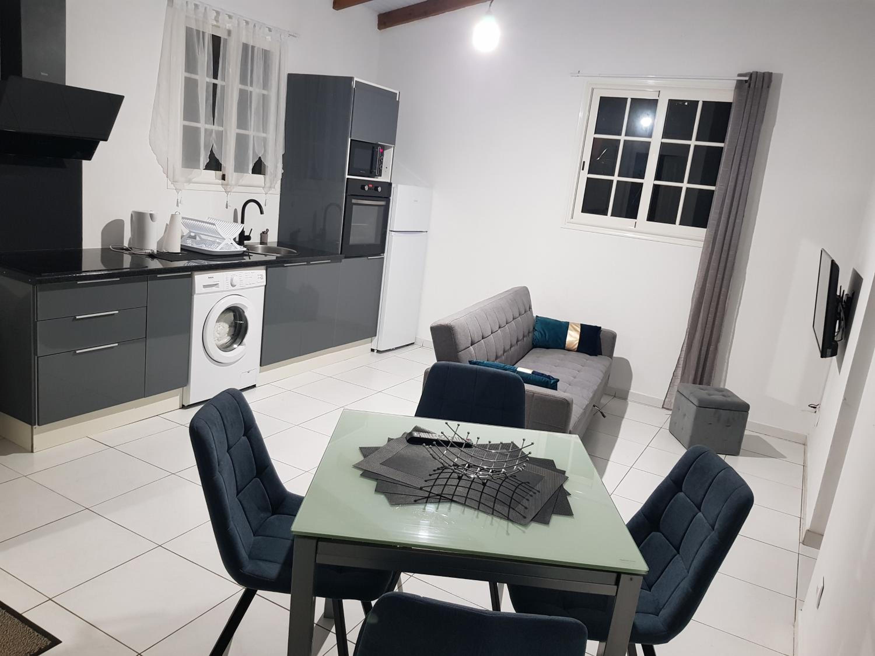 Two-Bedroom House - Photo 8