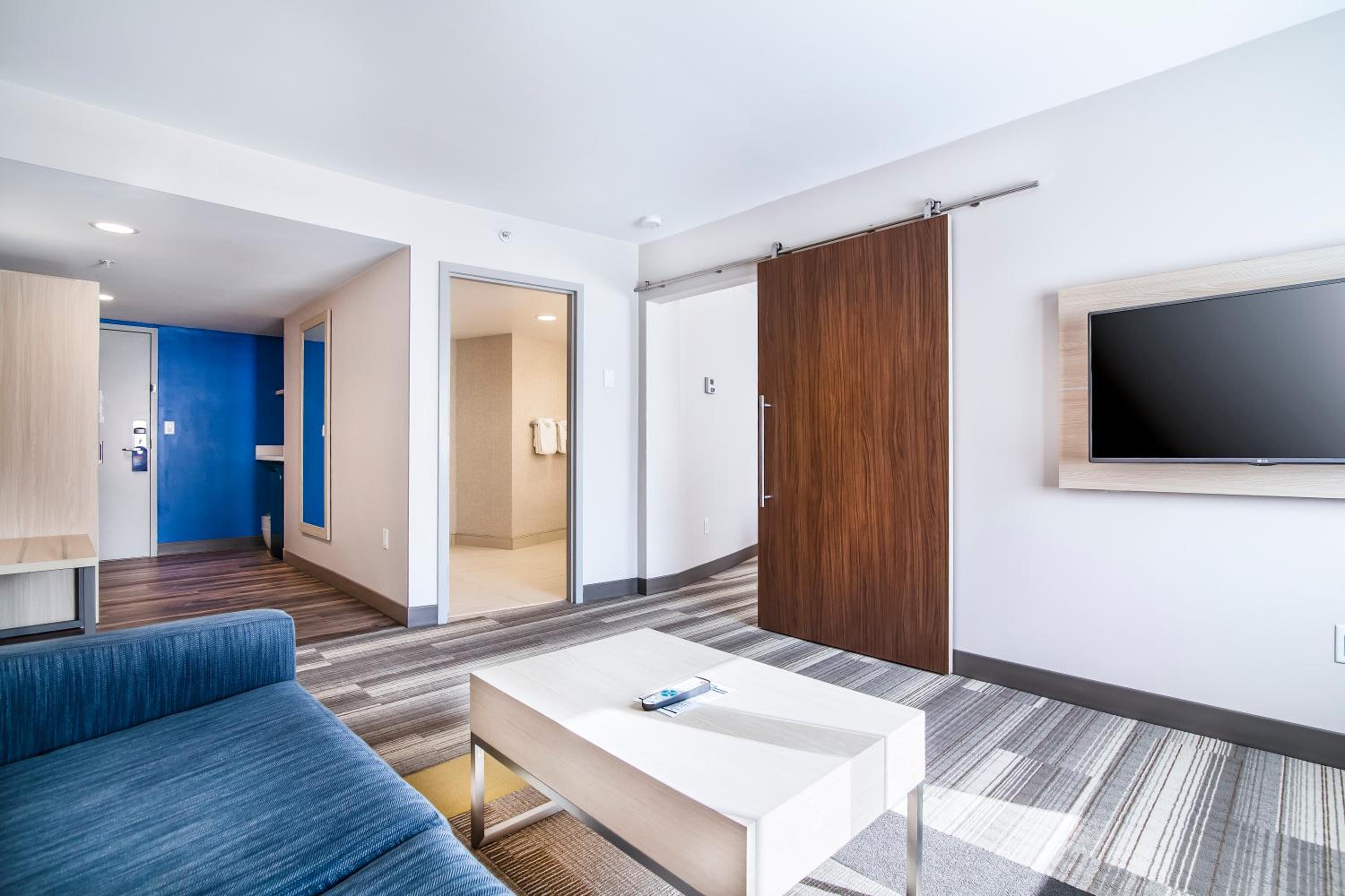 King Suite - Photo 6