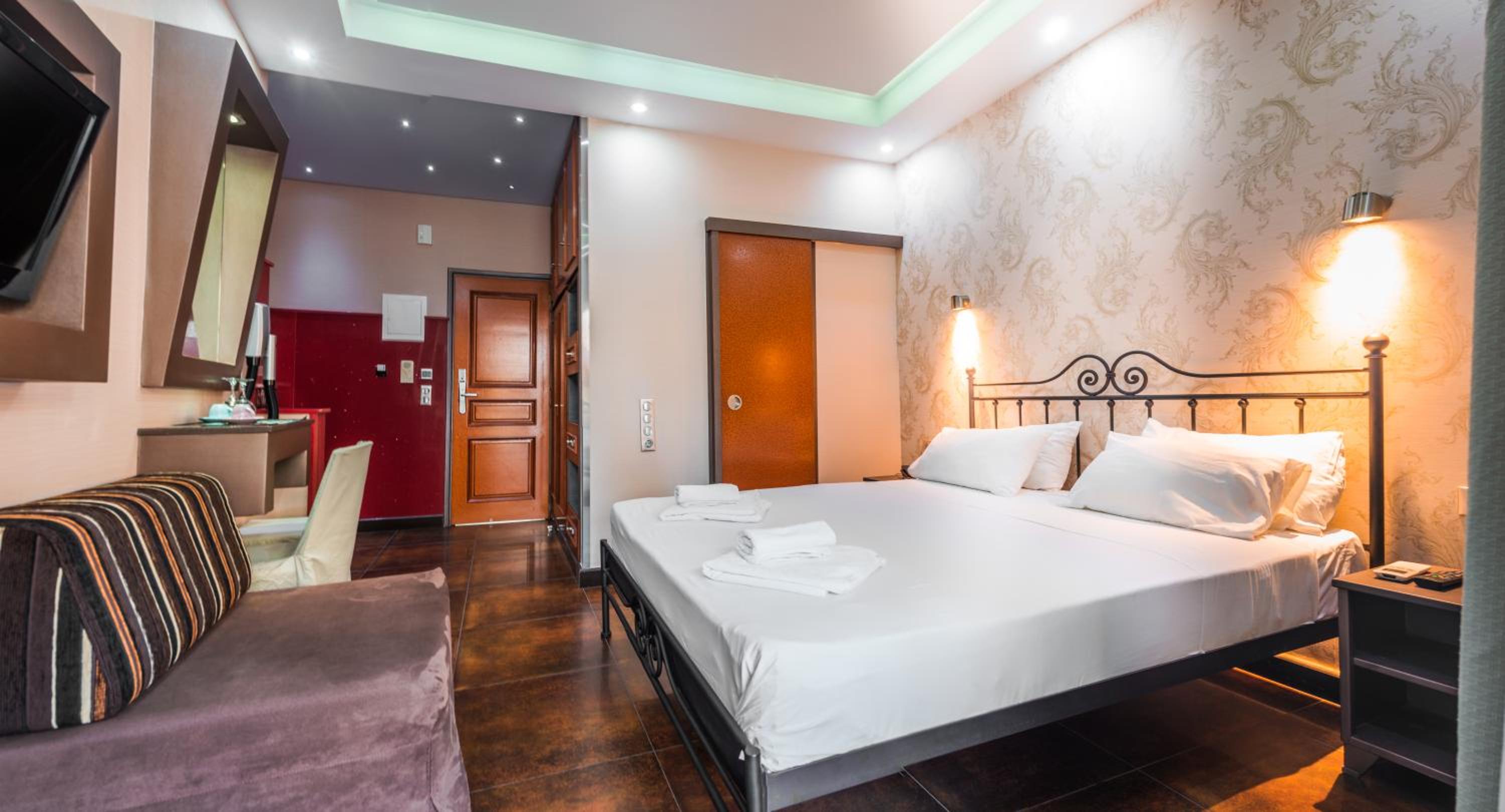 Deluxe Double Room with Balcony photo 1