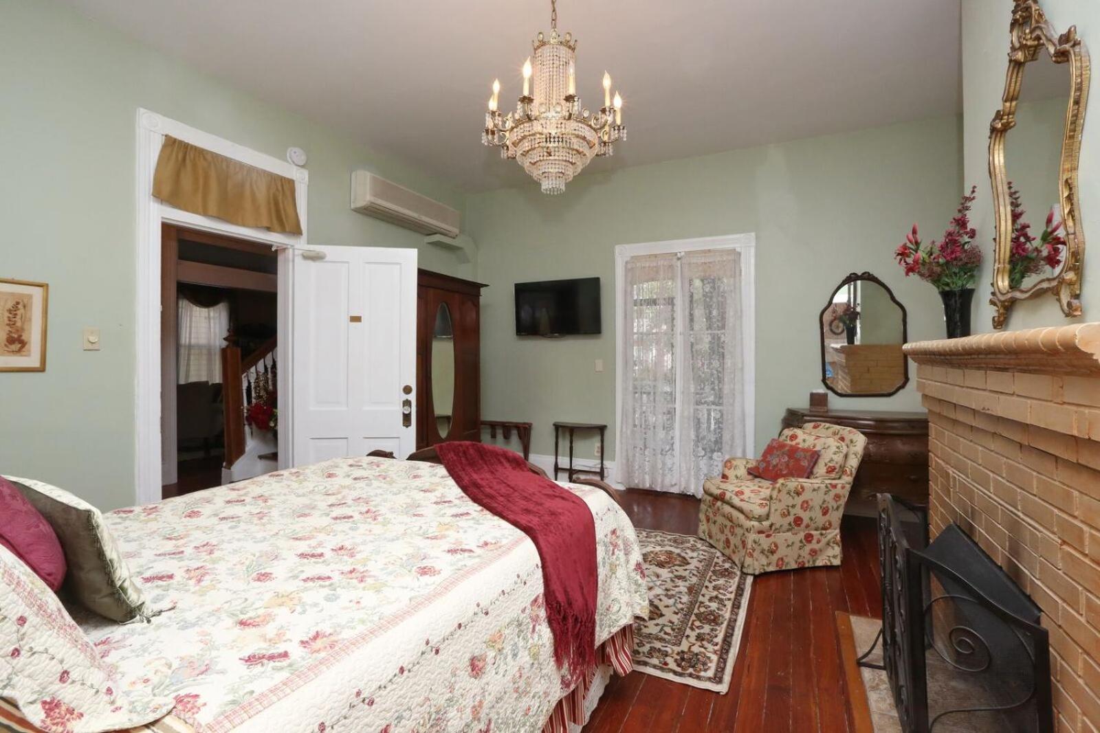 Queen Room with Balcony
