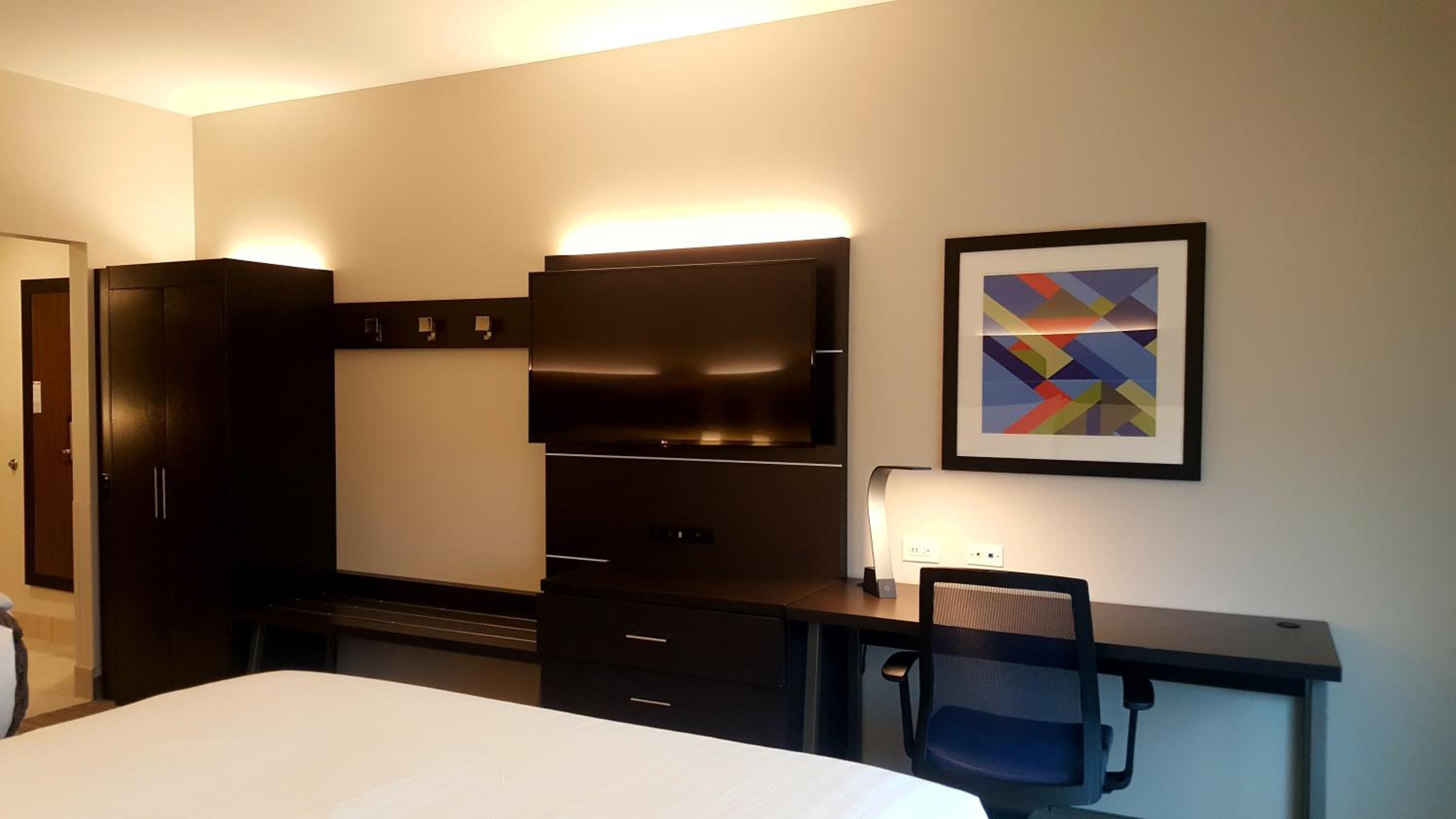 Standard King Room - Communications Accessible