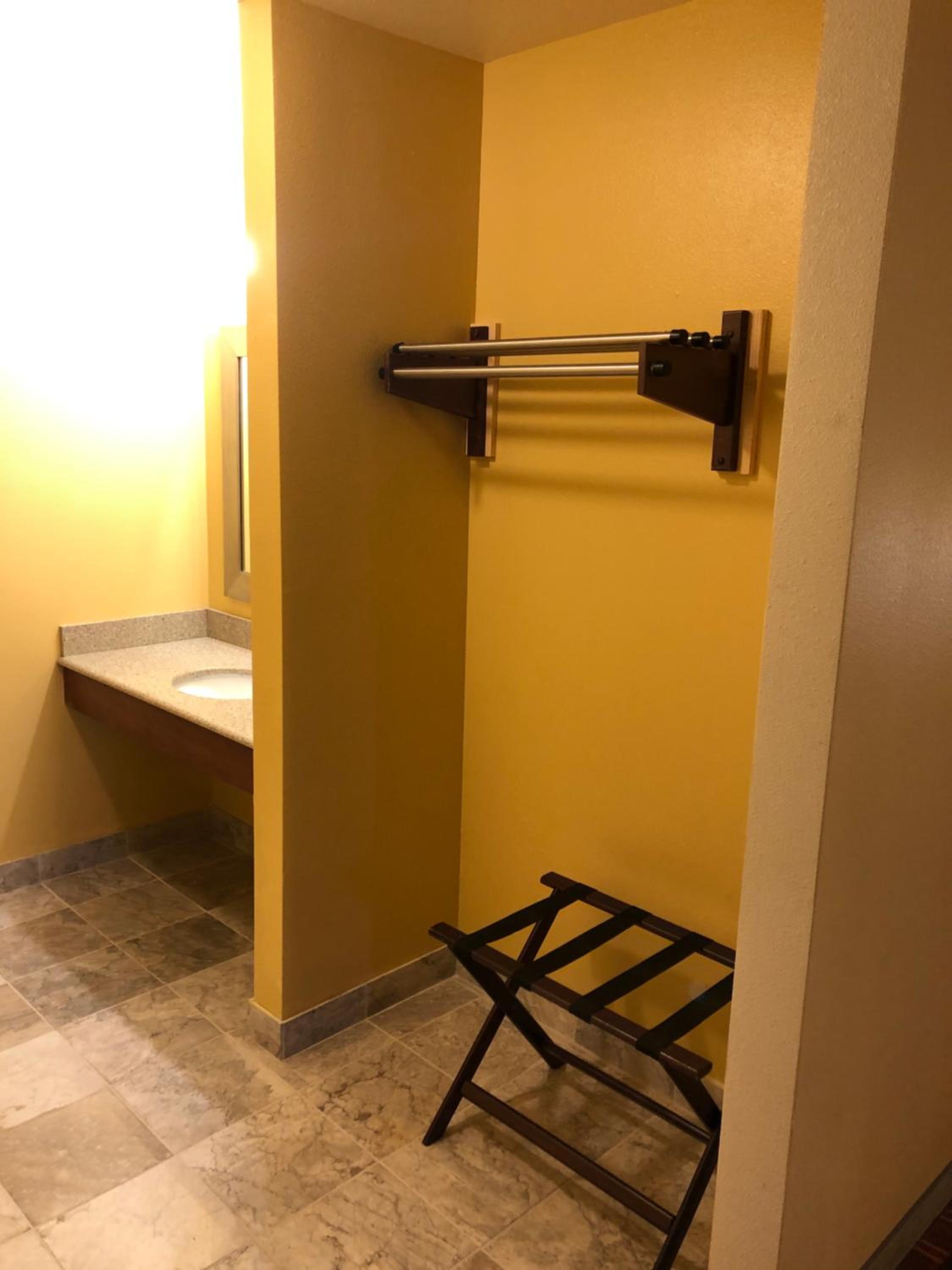 Deluxe King Studio Suite - Non-Smoking - Photo 2
