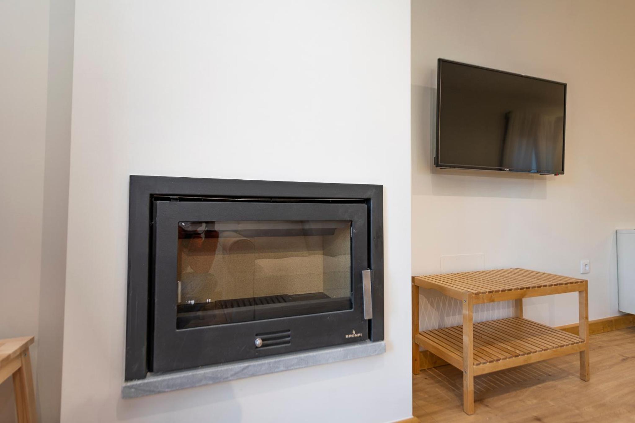 One-Bedroom Apartment - Photo 16