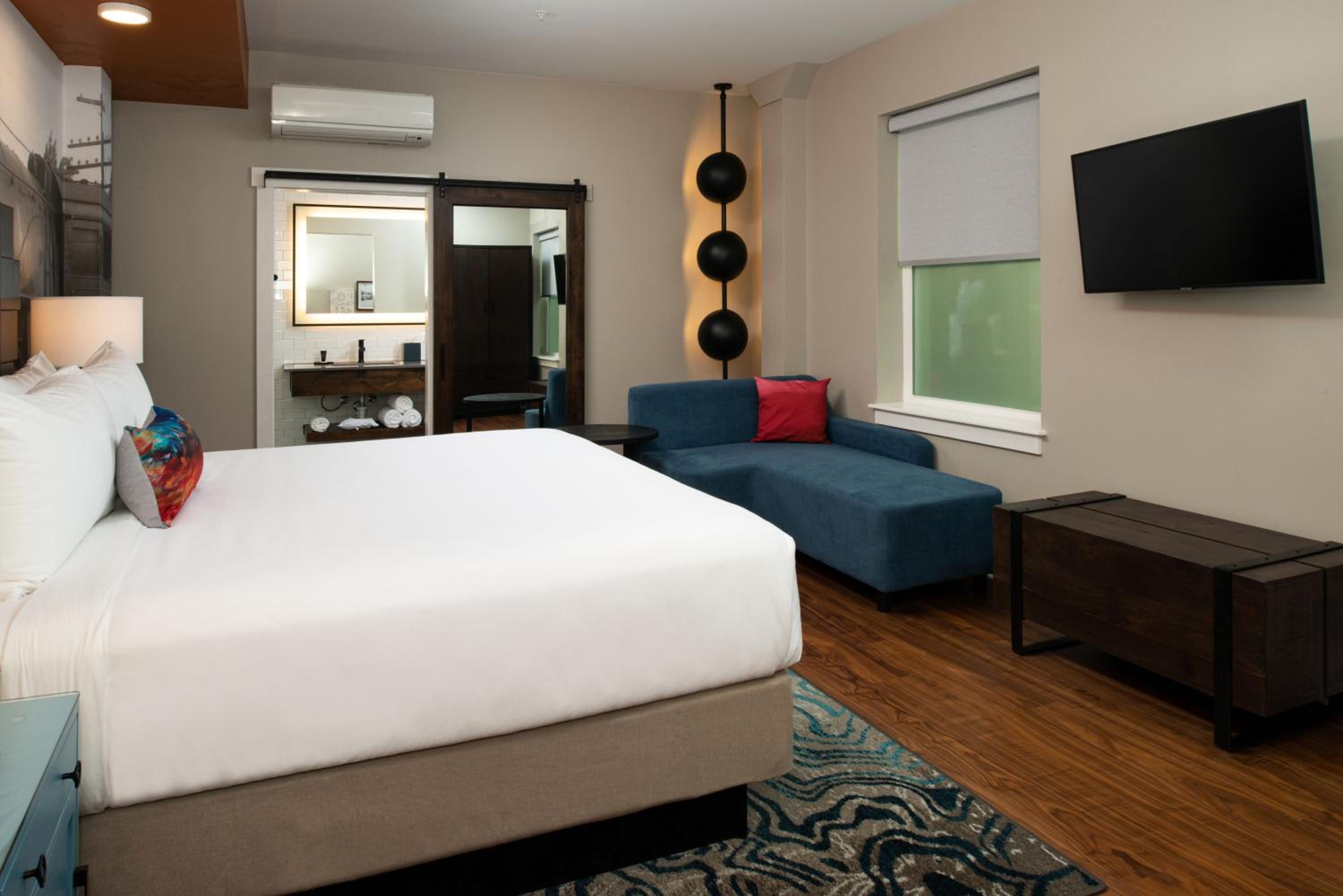 Standard King Room - Photo 7