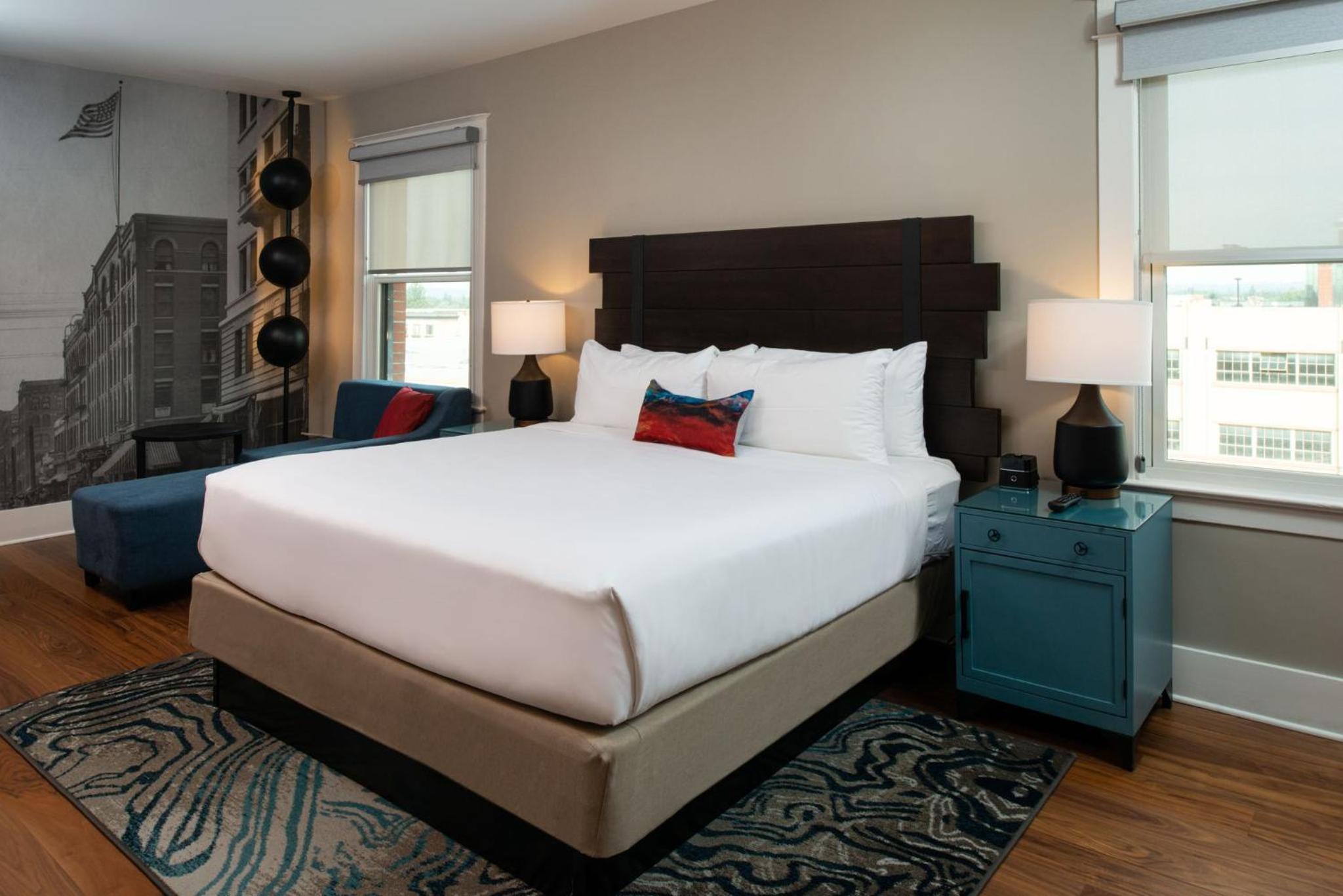 Standard King Room with City View - Photo 2