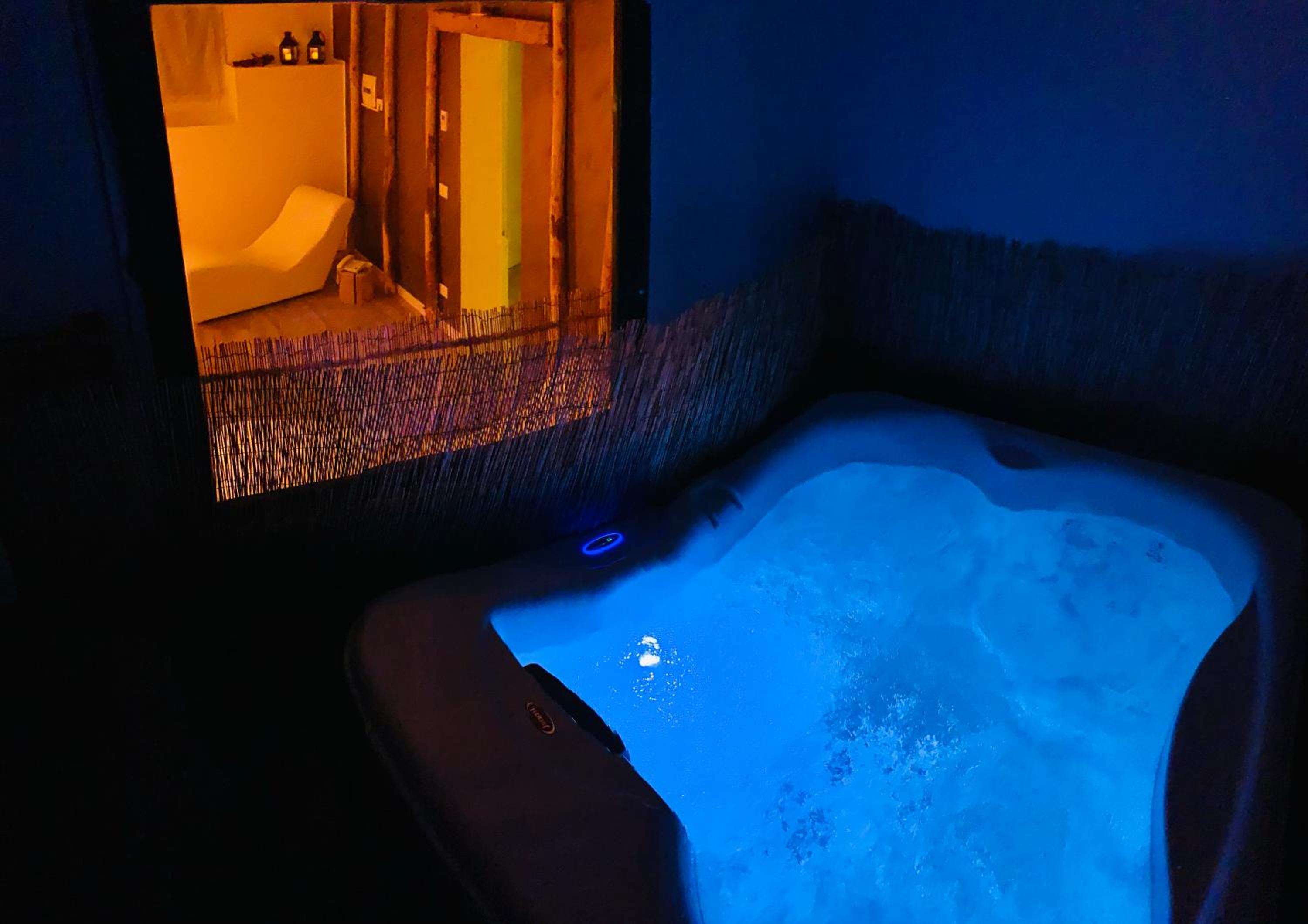 Deluxe Double Room with Spa Access - Photo 9