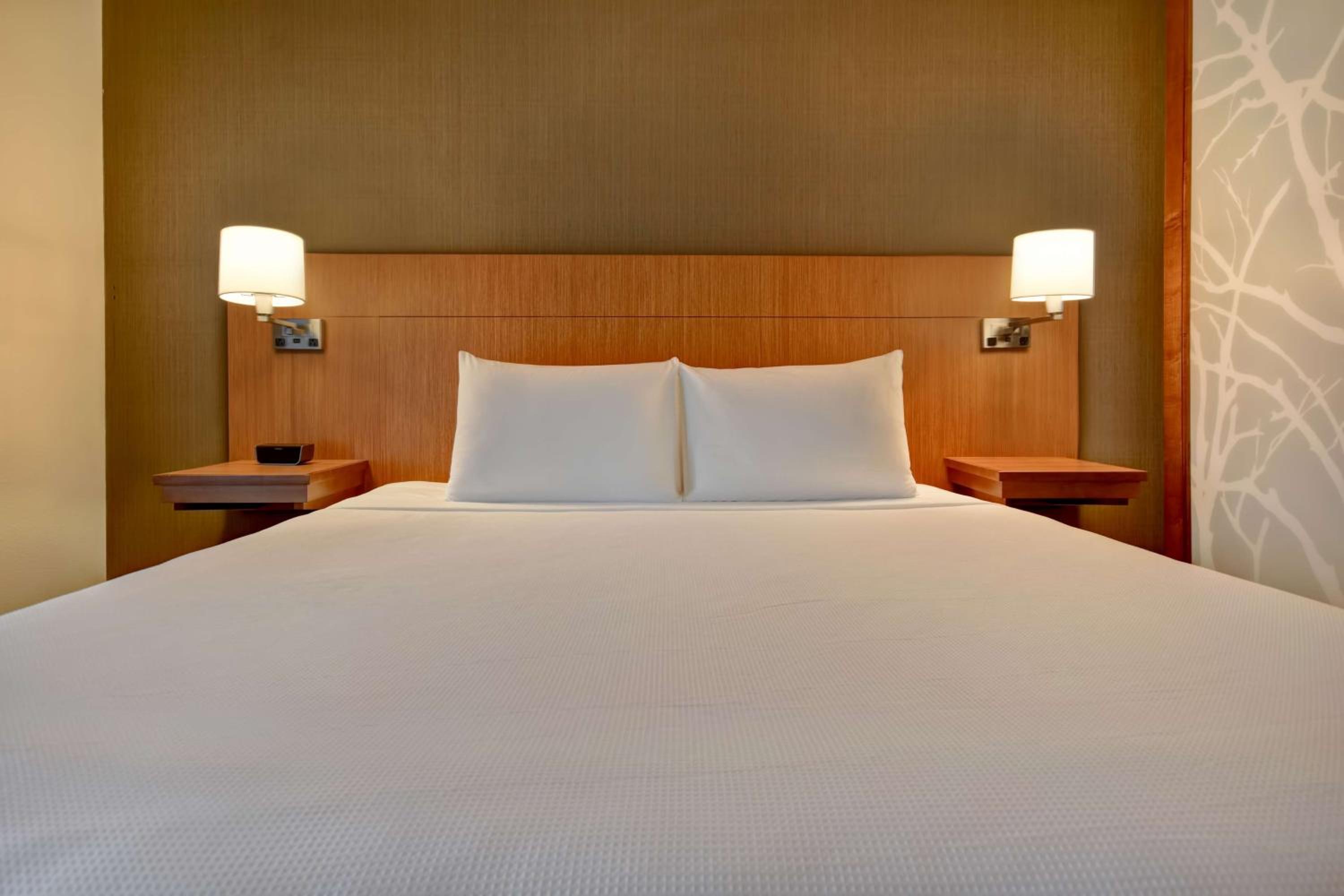 King Room with Sofa Bed - Photo 9