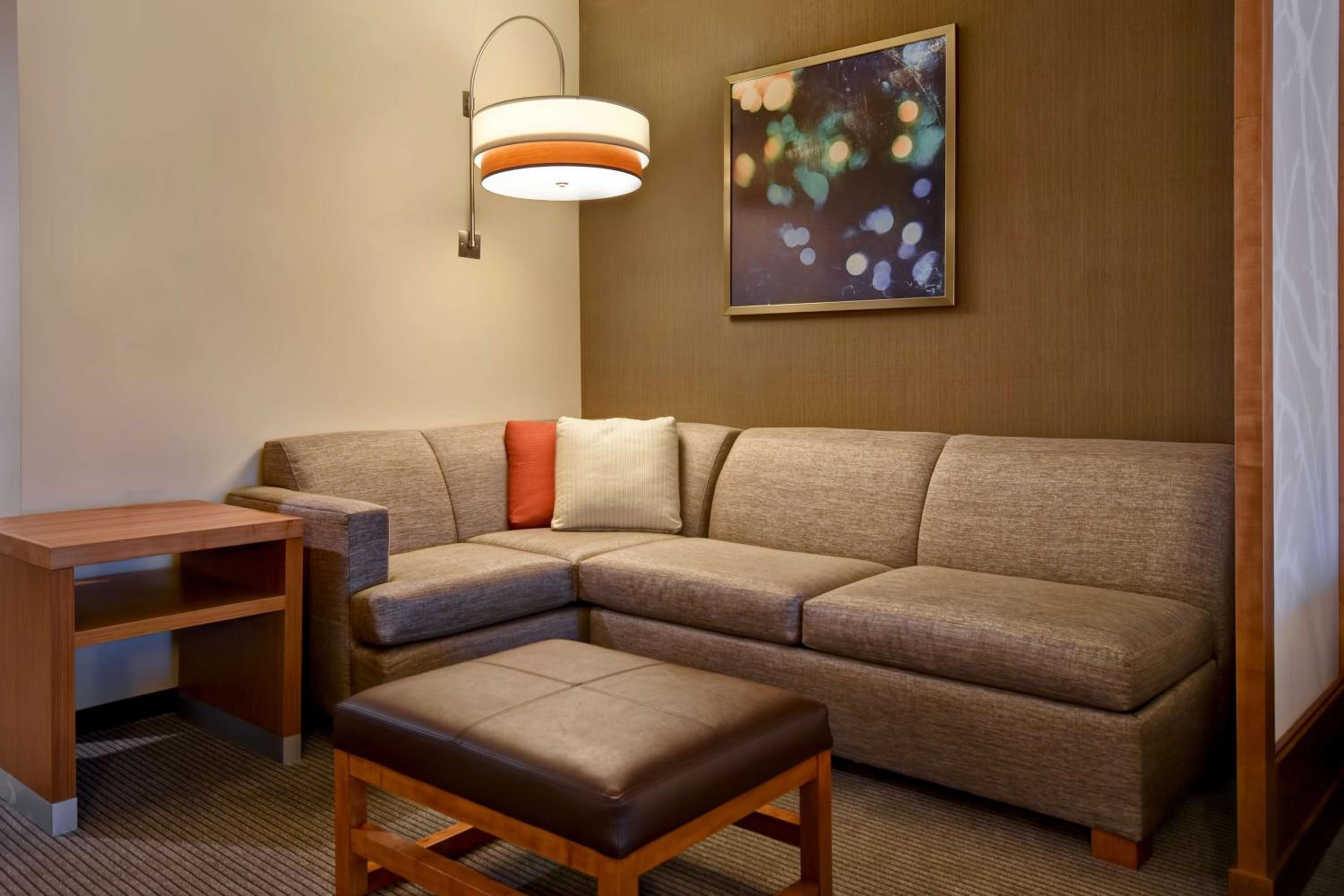King Room with Sofa Bed - Photo 2