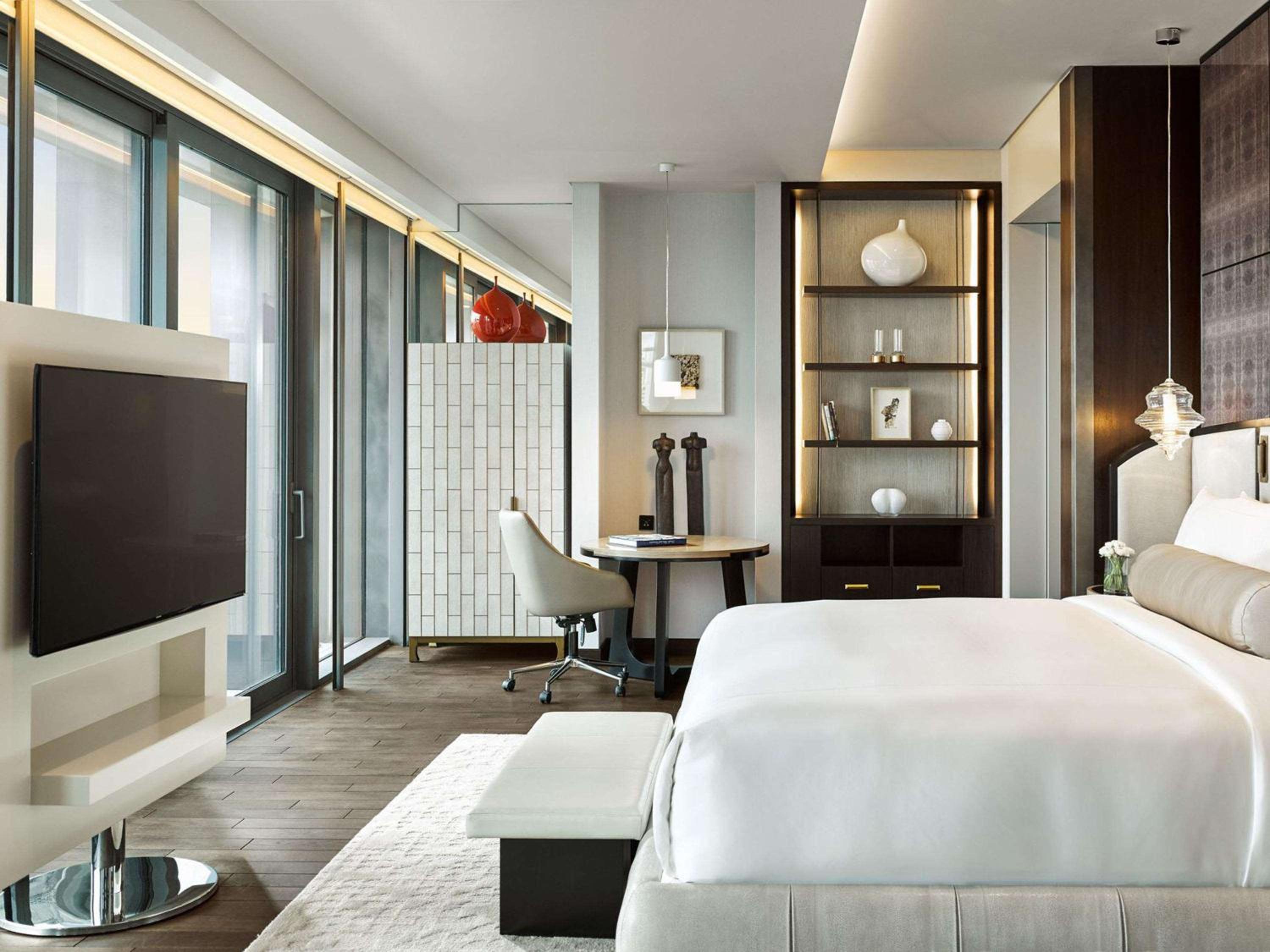Fairmont Gold Queen Room with Two Queen Beds, City View and Lounge Access