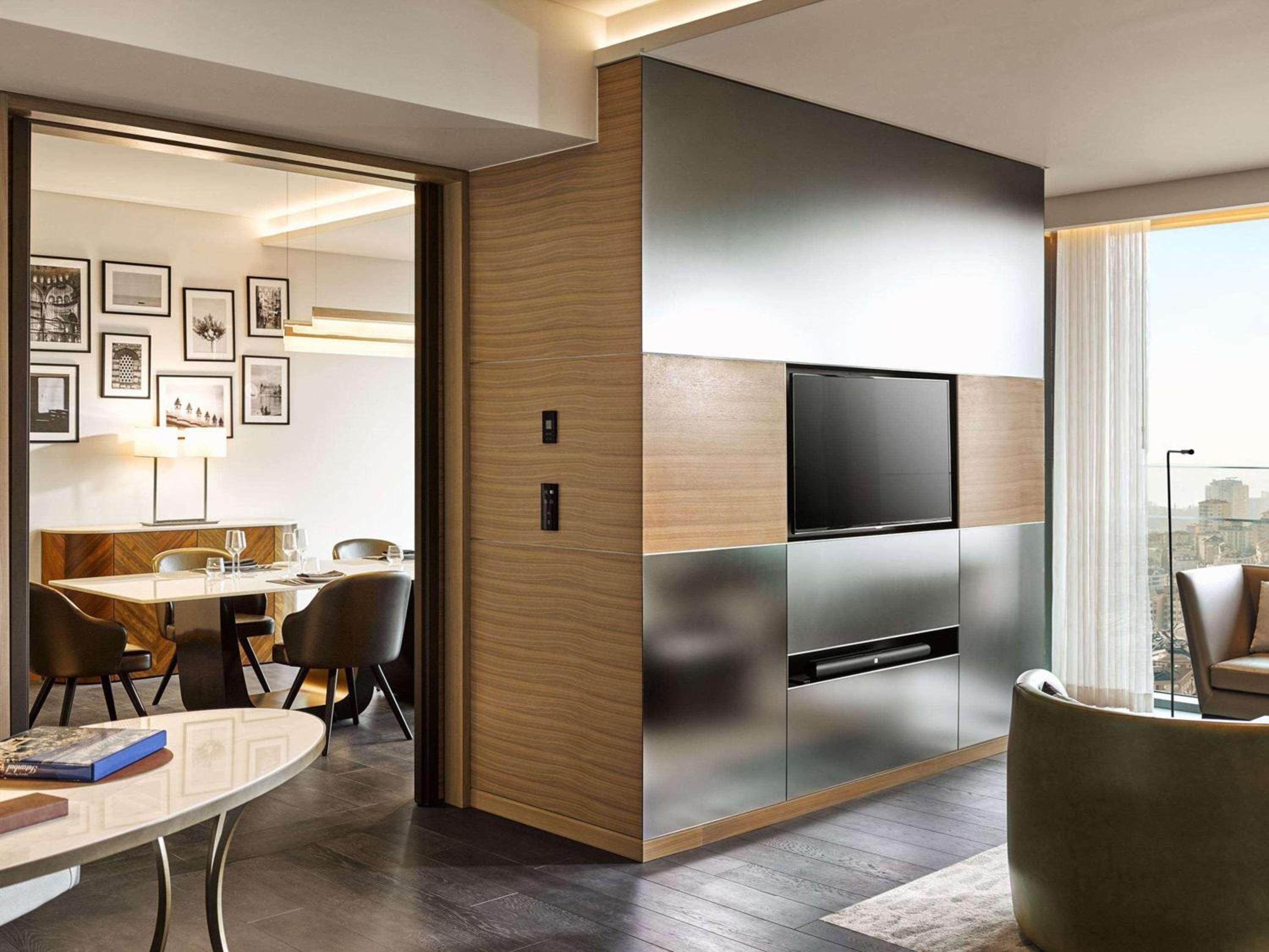 Quasar Suite with Sea View, Balcony and Lounge Access