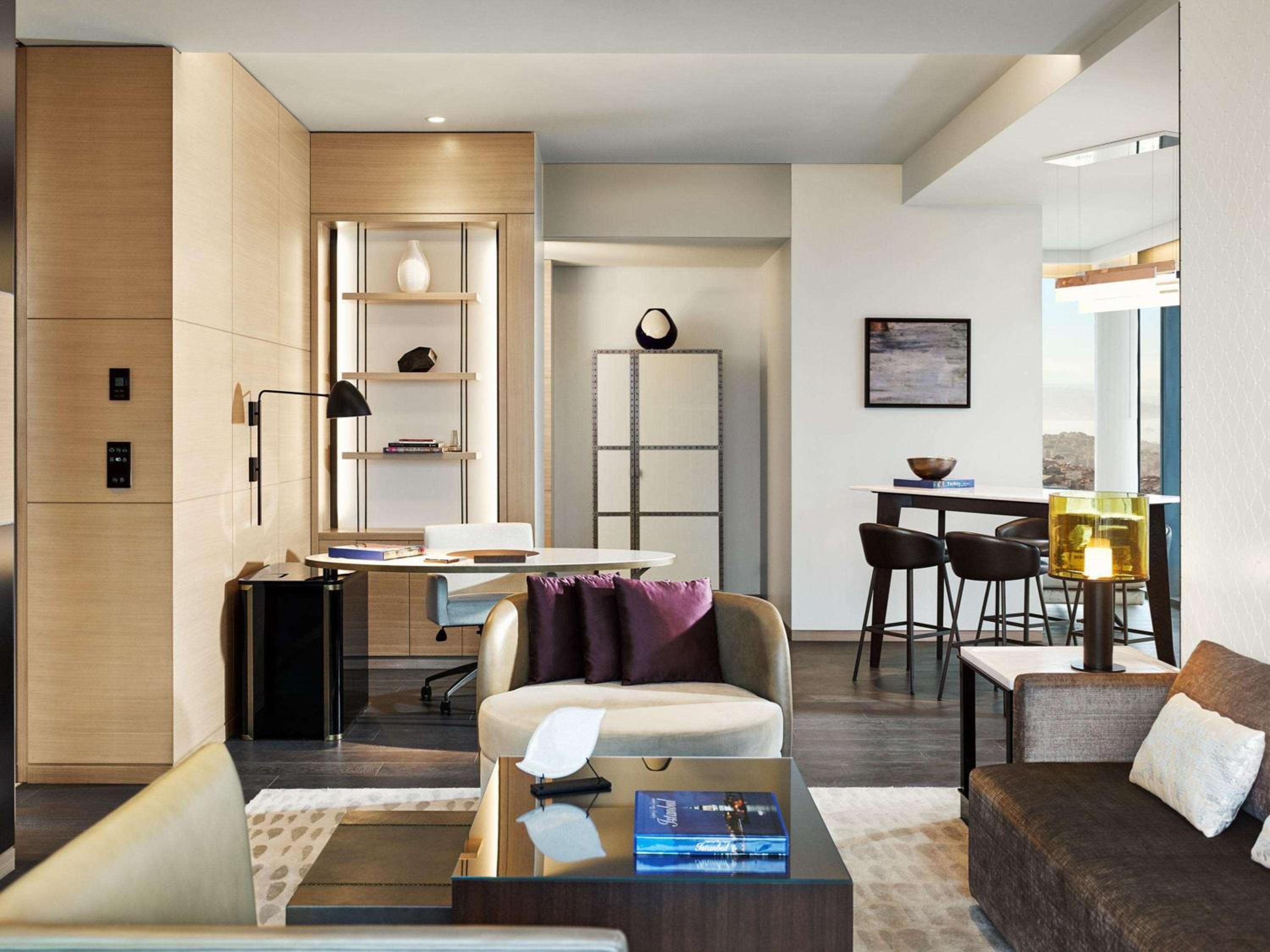 Grand One Bedroom Suite with Sea View, Balcony and Lounge Access