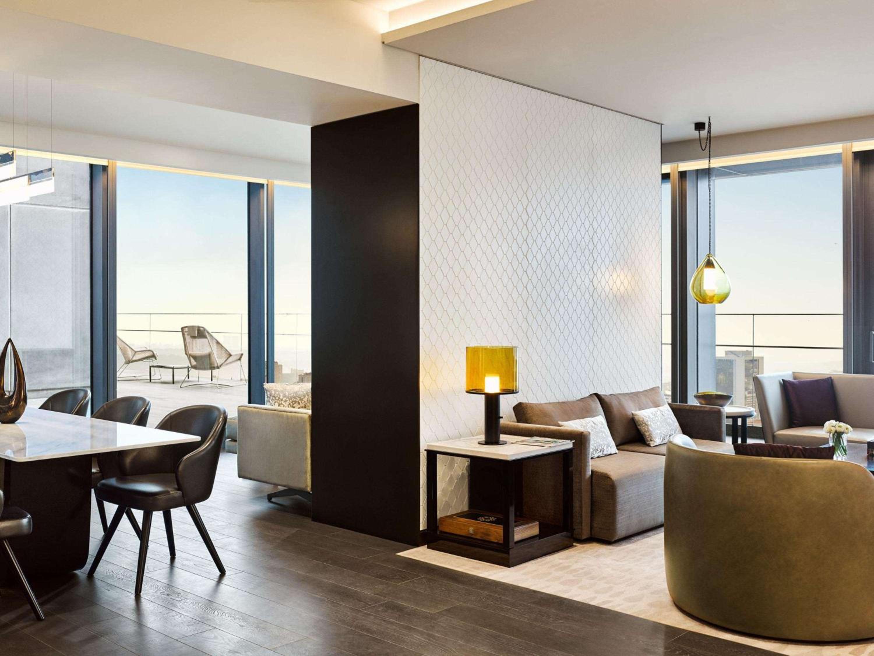 Fairmont Signature Terrace Suite Sea View and Lounge Access