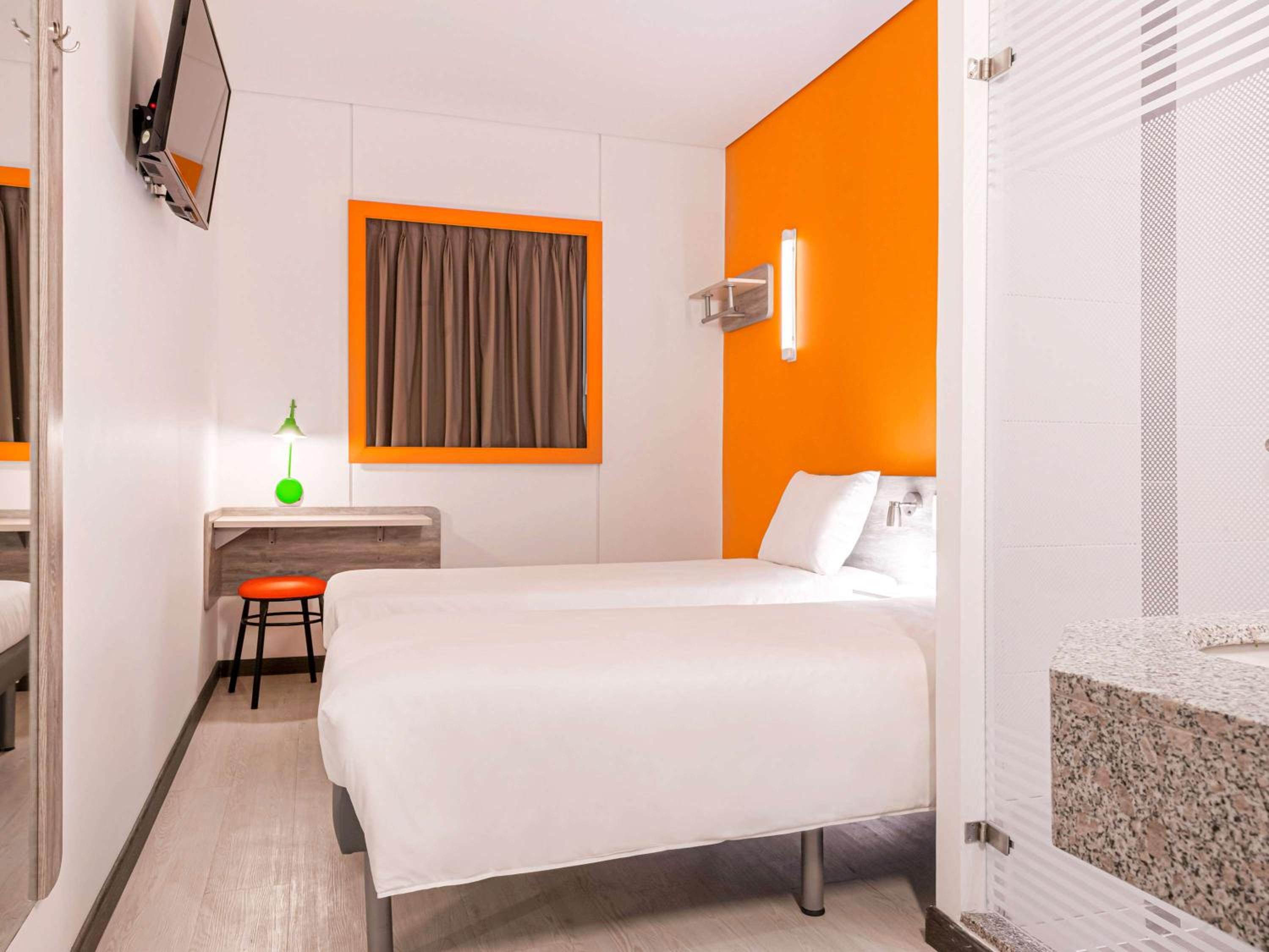 Twin Room - Photo 6