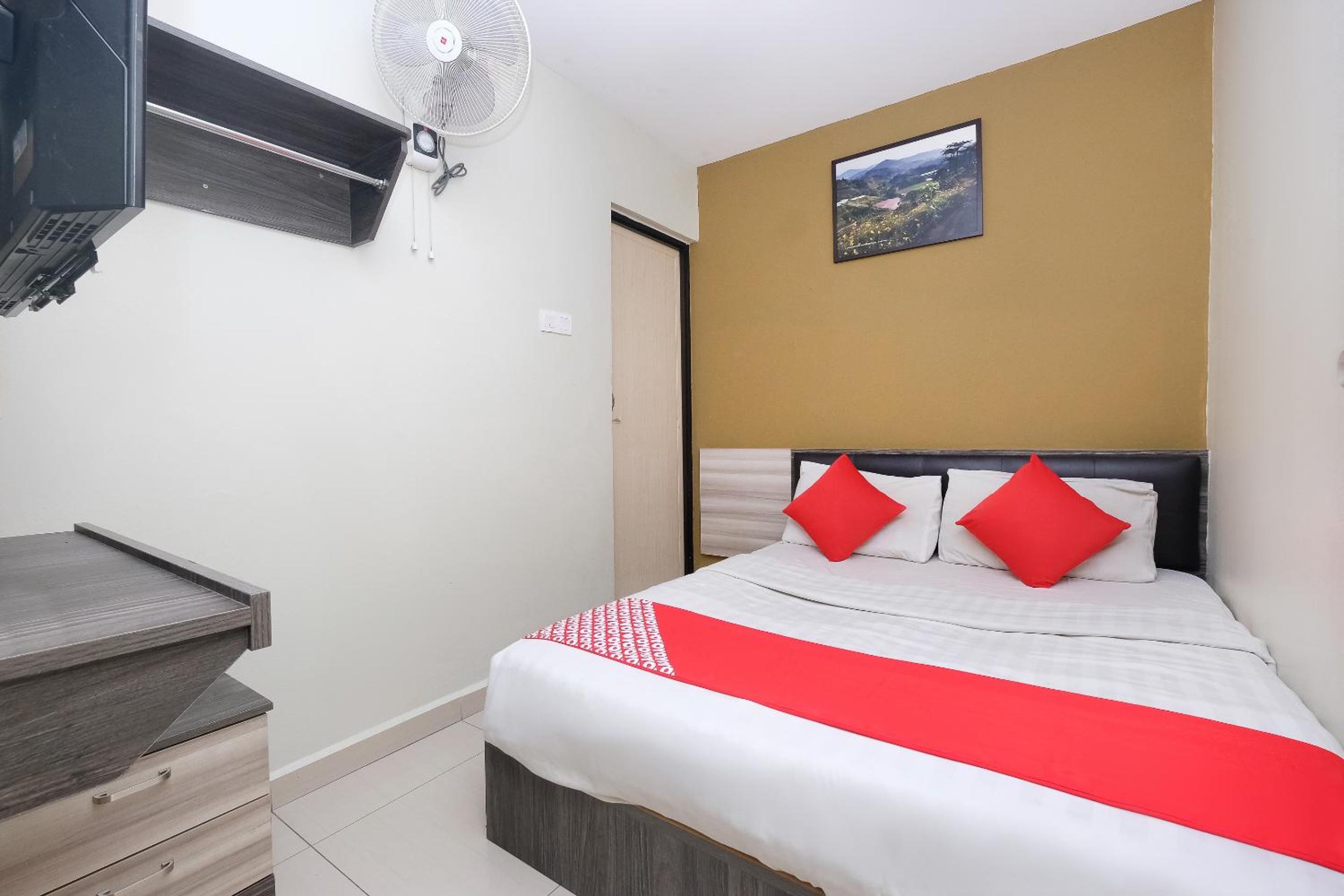 Standard Double Room - Photo 8