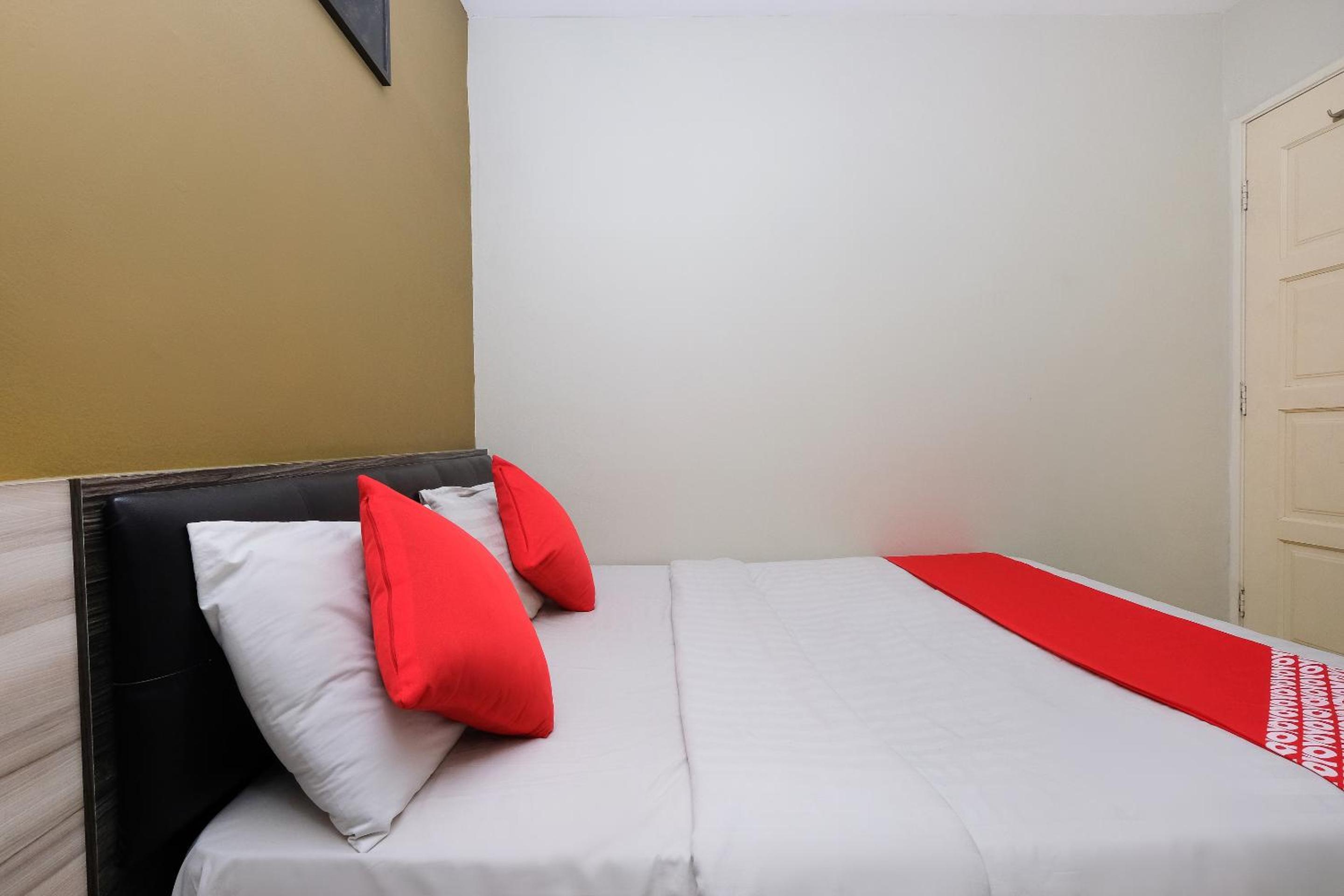 Standard Double Room - Photo 9