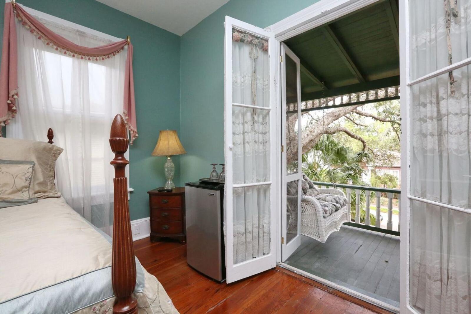 Queen Room with Balcony