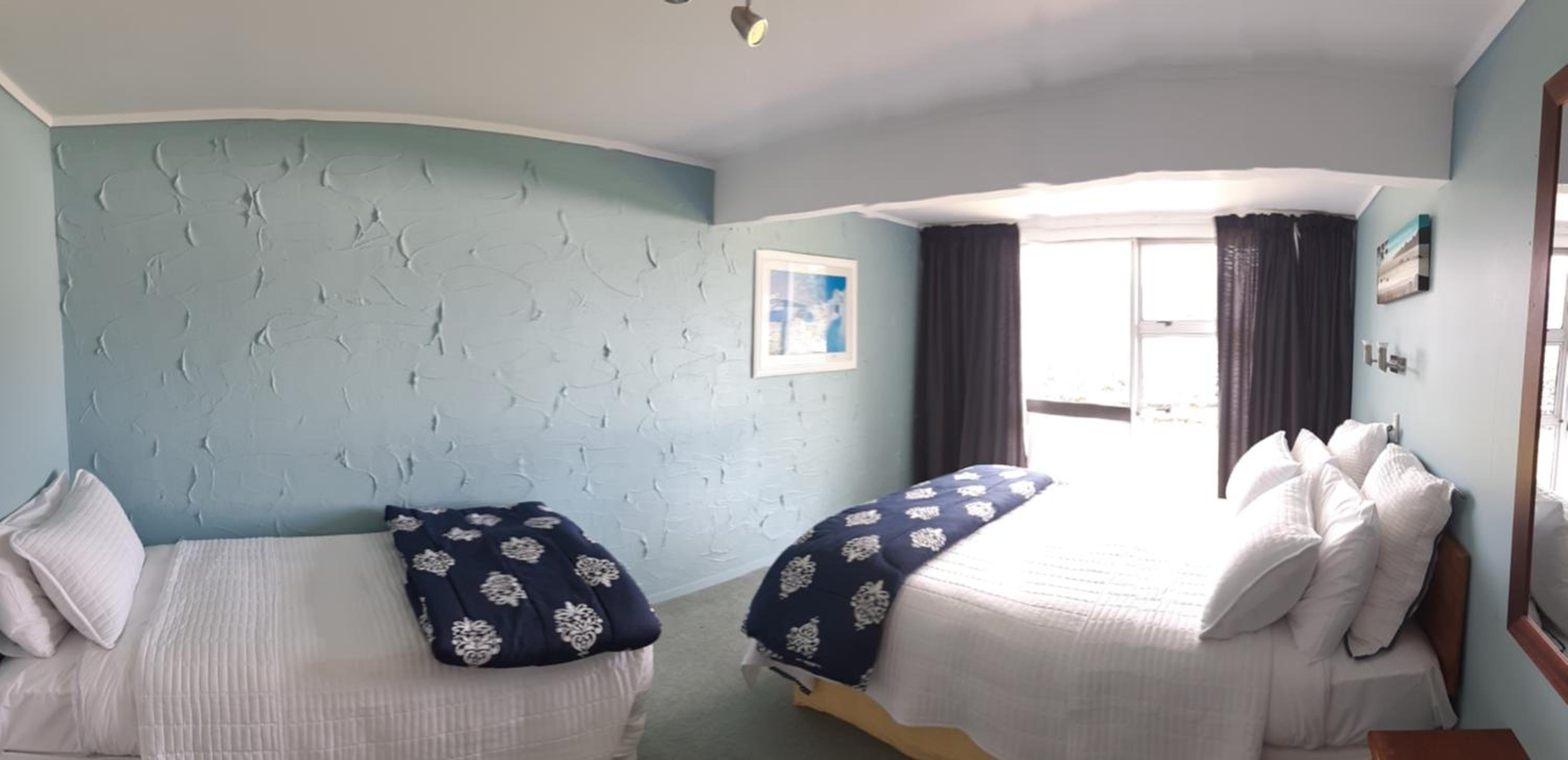 One-Bedroom Apartment with Sea View photo 3