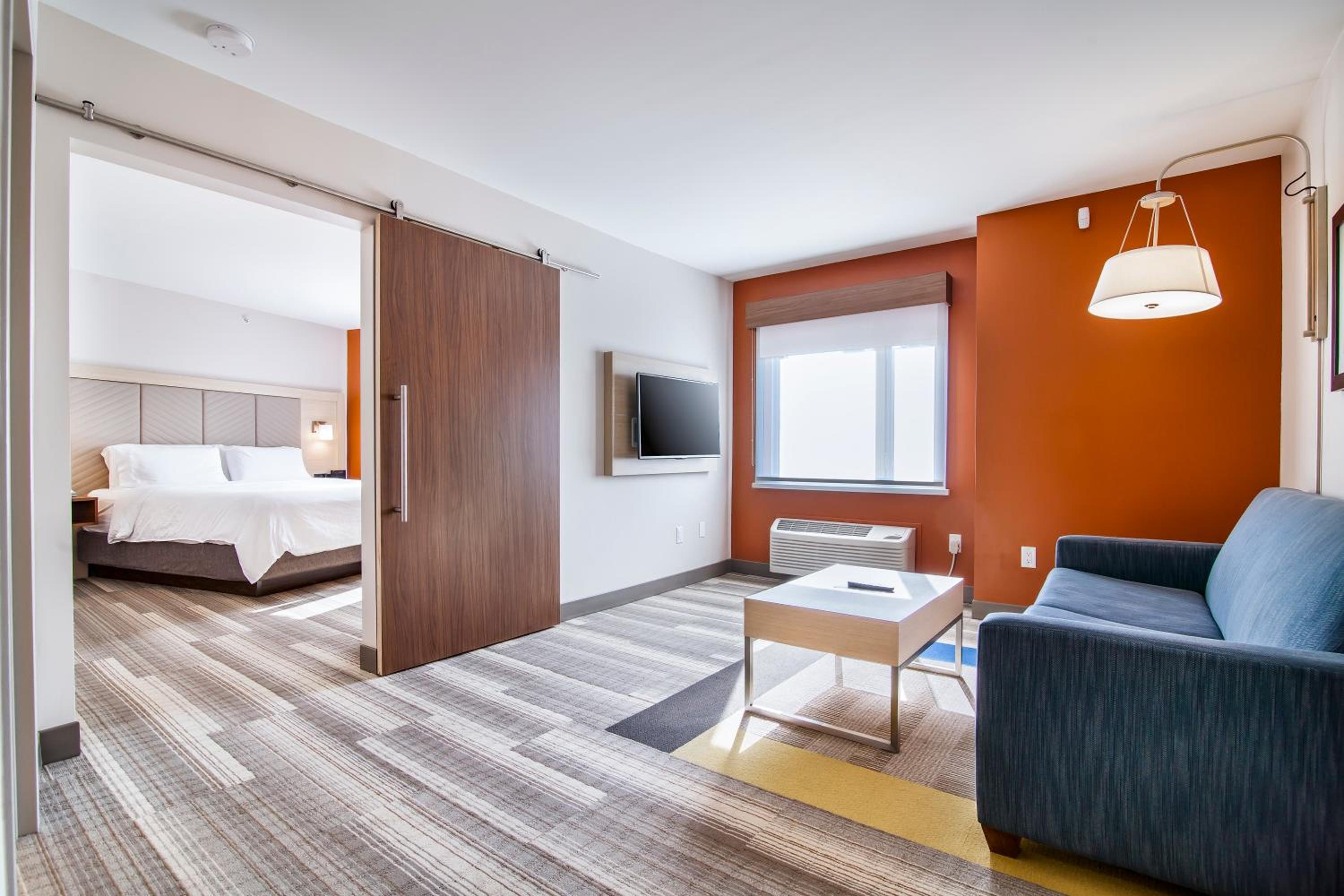 King Suite - Photo 2