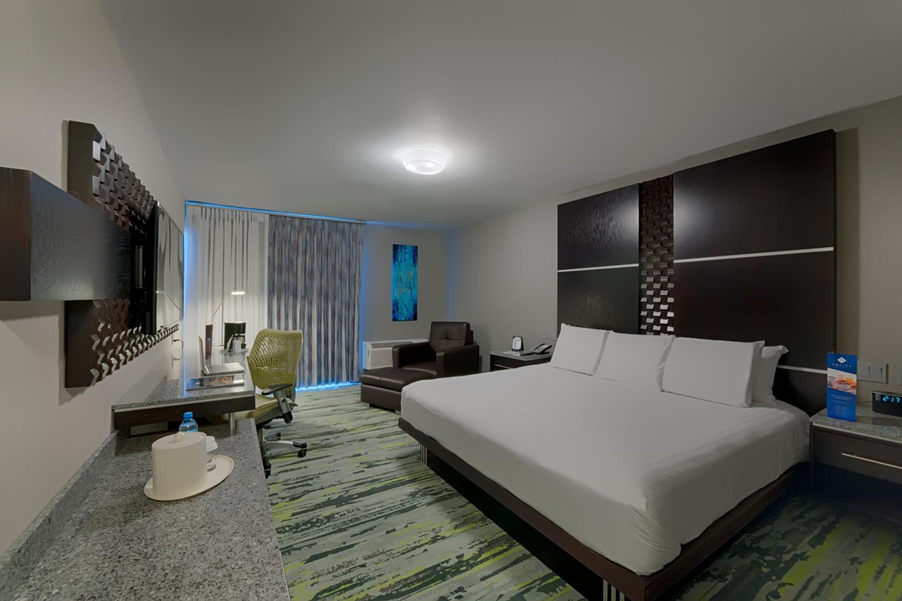 Standard King Room - Photo 8