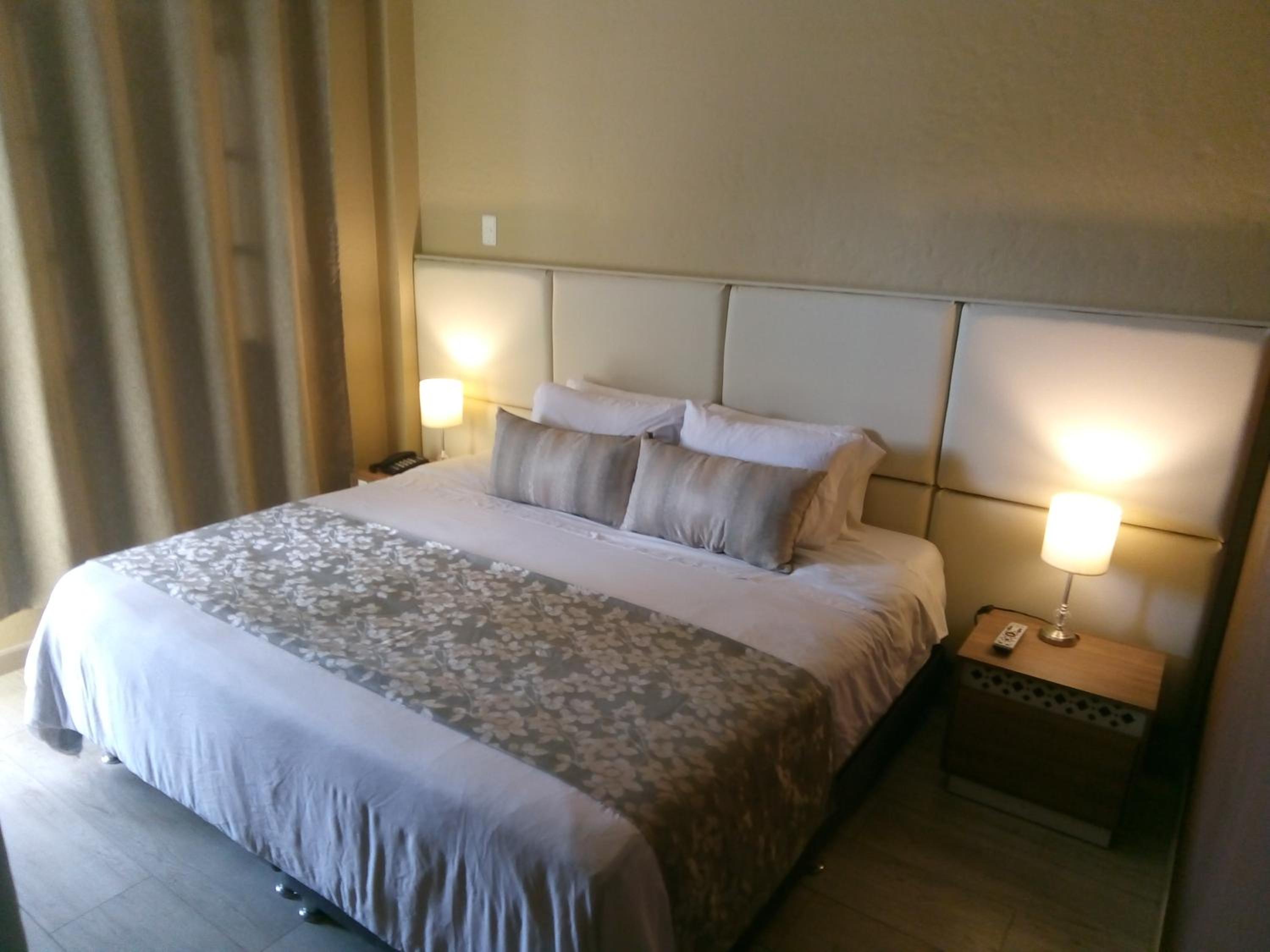 Deluxe King Room photo 2