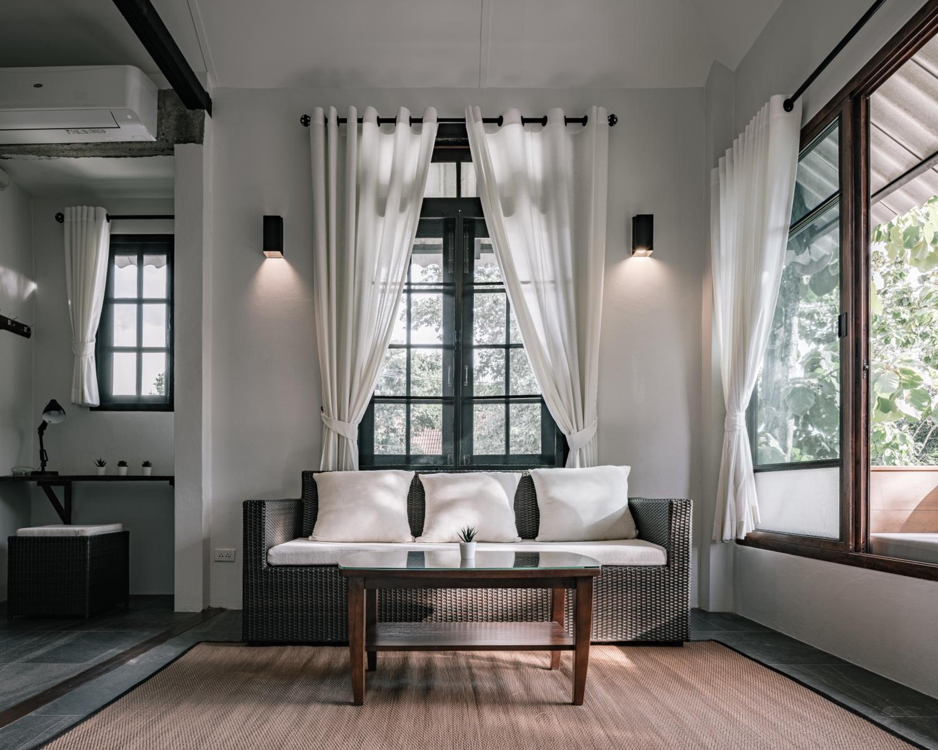 Suite with Balcony - Photo 5
