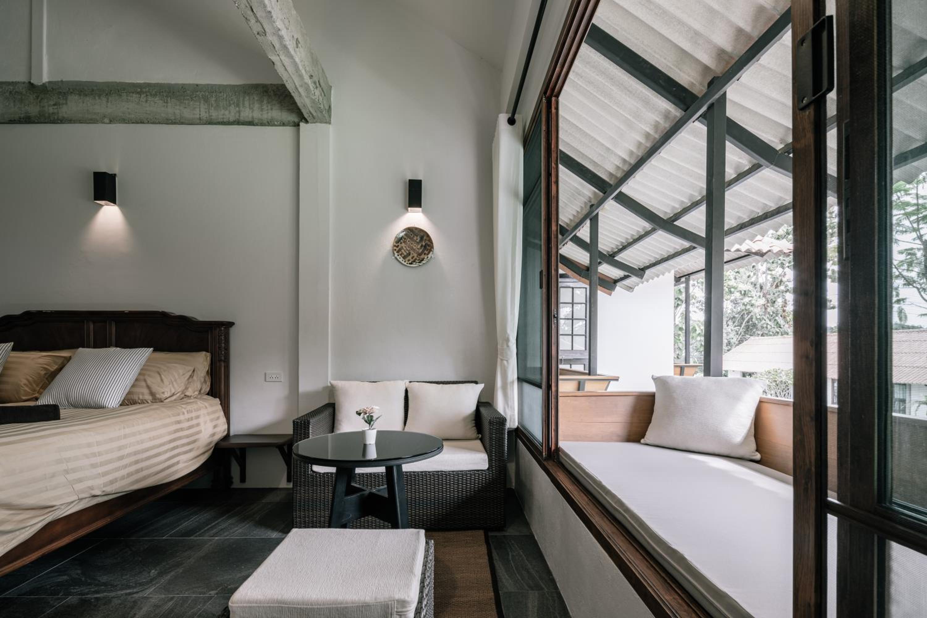 Suite with Balcony - Photo 7