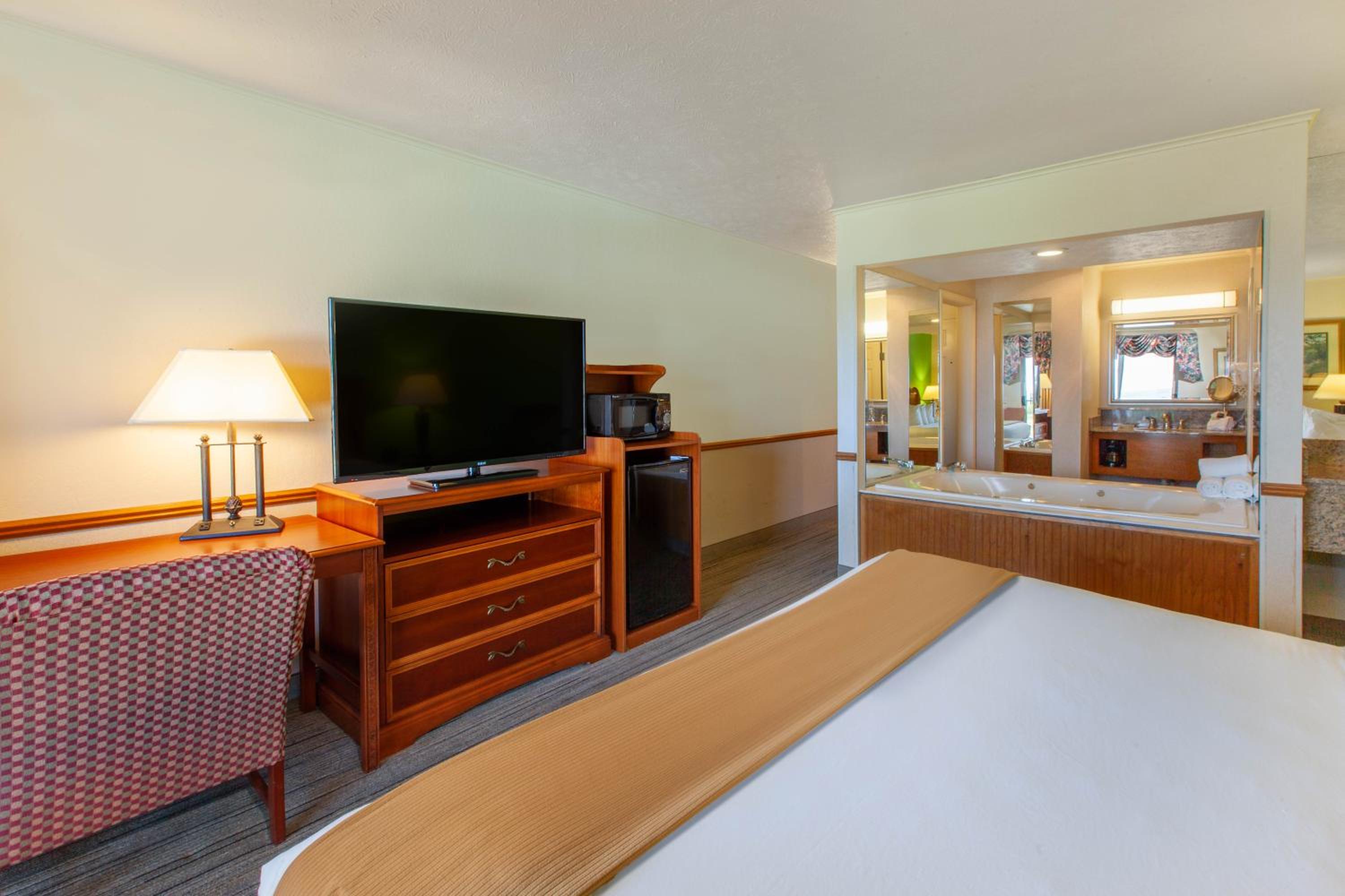 King Room with Balcony photo 1