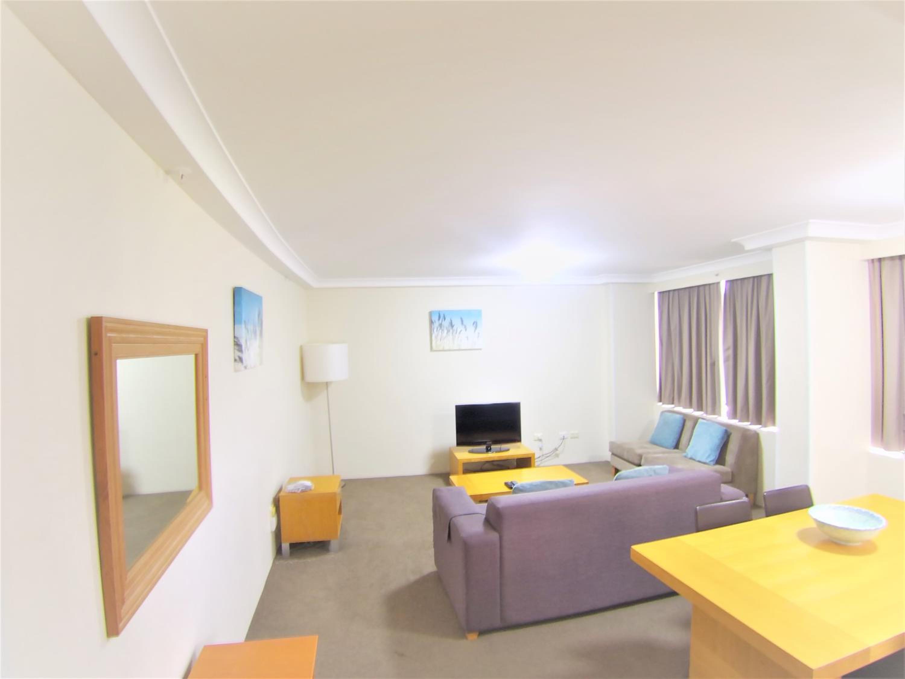 Two-Bedroom Apartment - City Side - Weekly Housekeeping - Photo 3