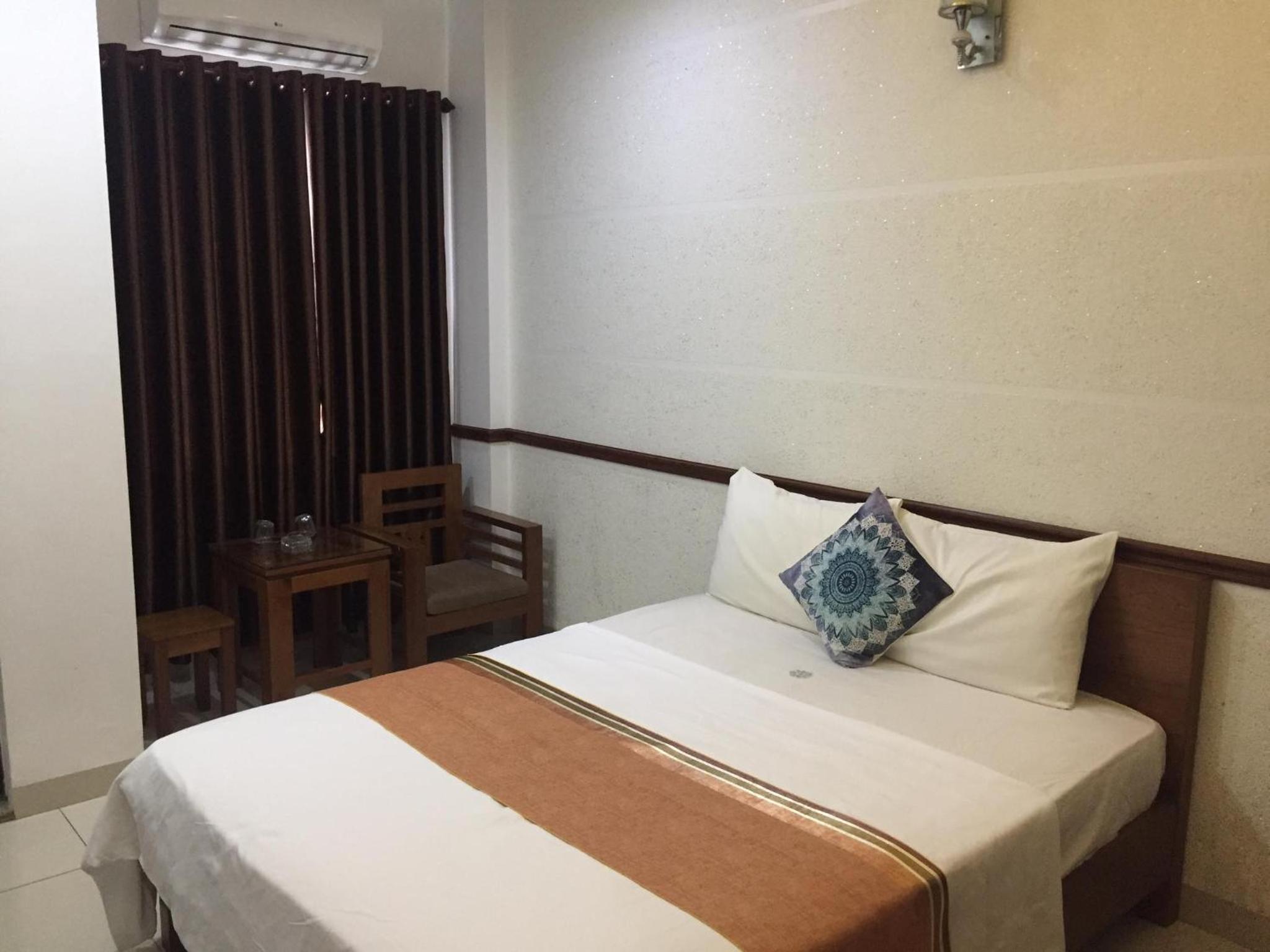 Double Room with Balcony - Photo 3