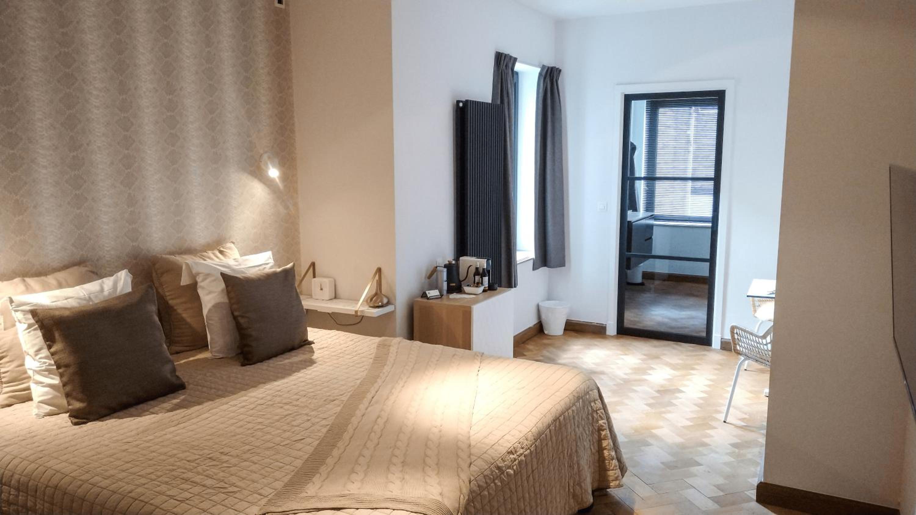 Superior King Room photo 2