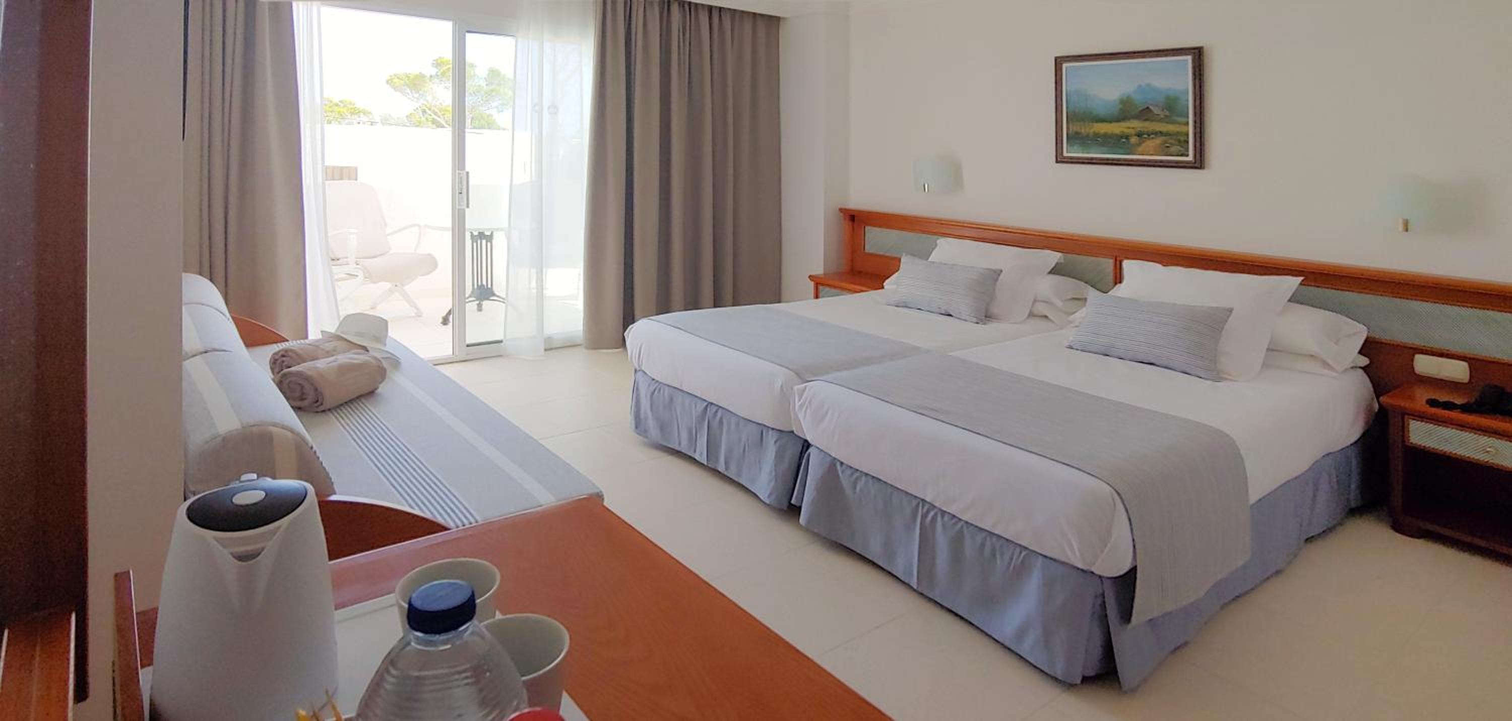 Habitación Doble o Twin Superior con Vista a la Piscina