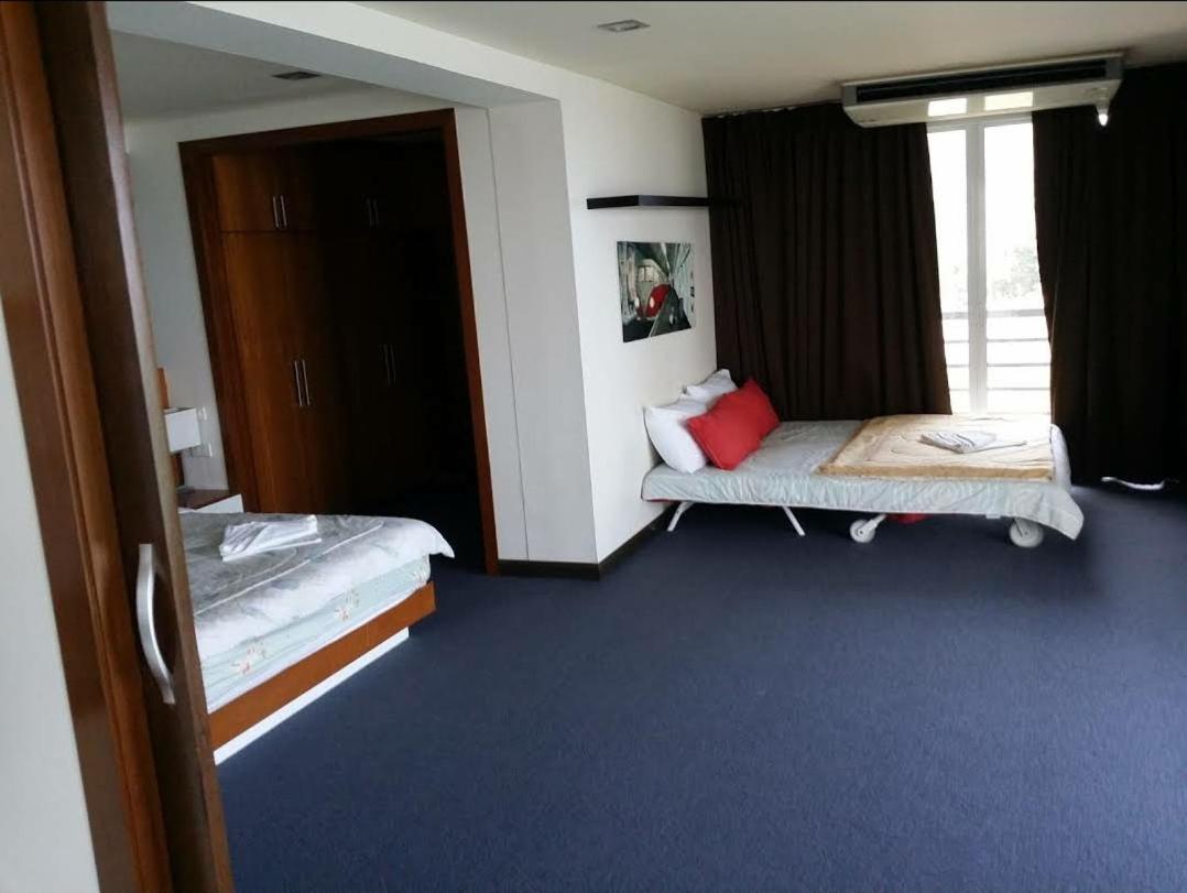 Executive Queen Room with Two Queen Beds - Photo 2